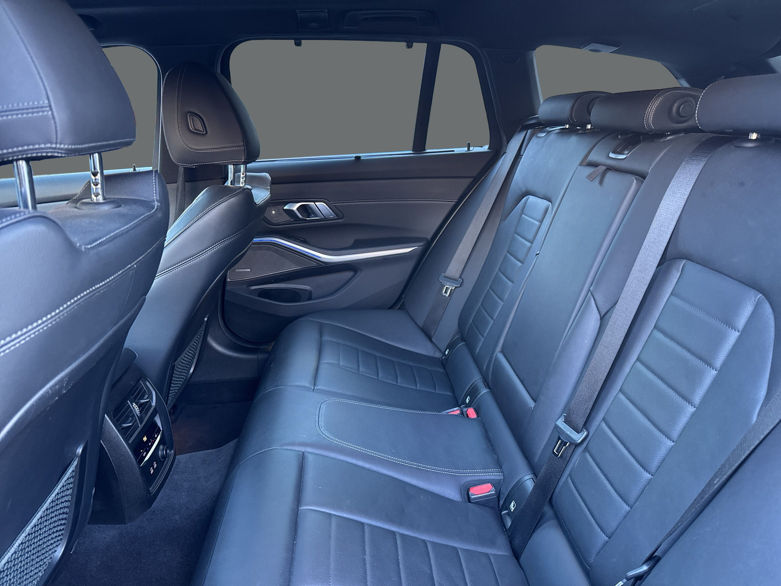 BMW 330d xDriveTouring MSport-image-13