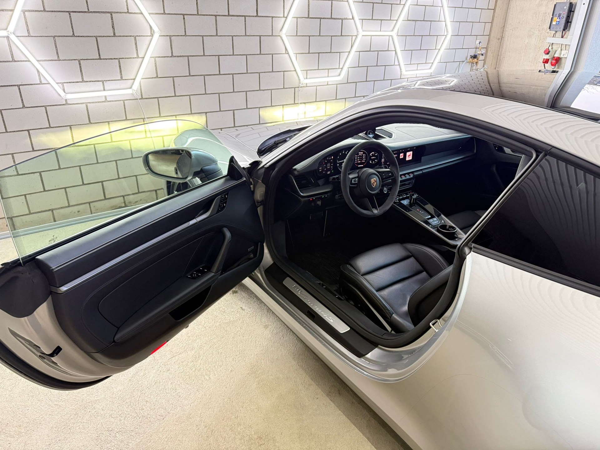 PORSCHE 911 Carrera 4S PDK-image-4