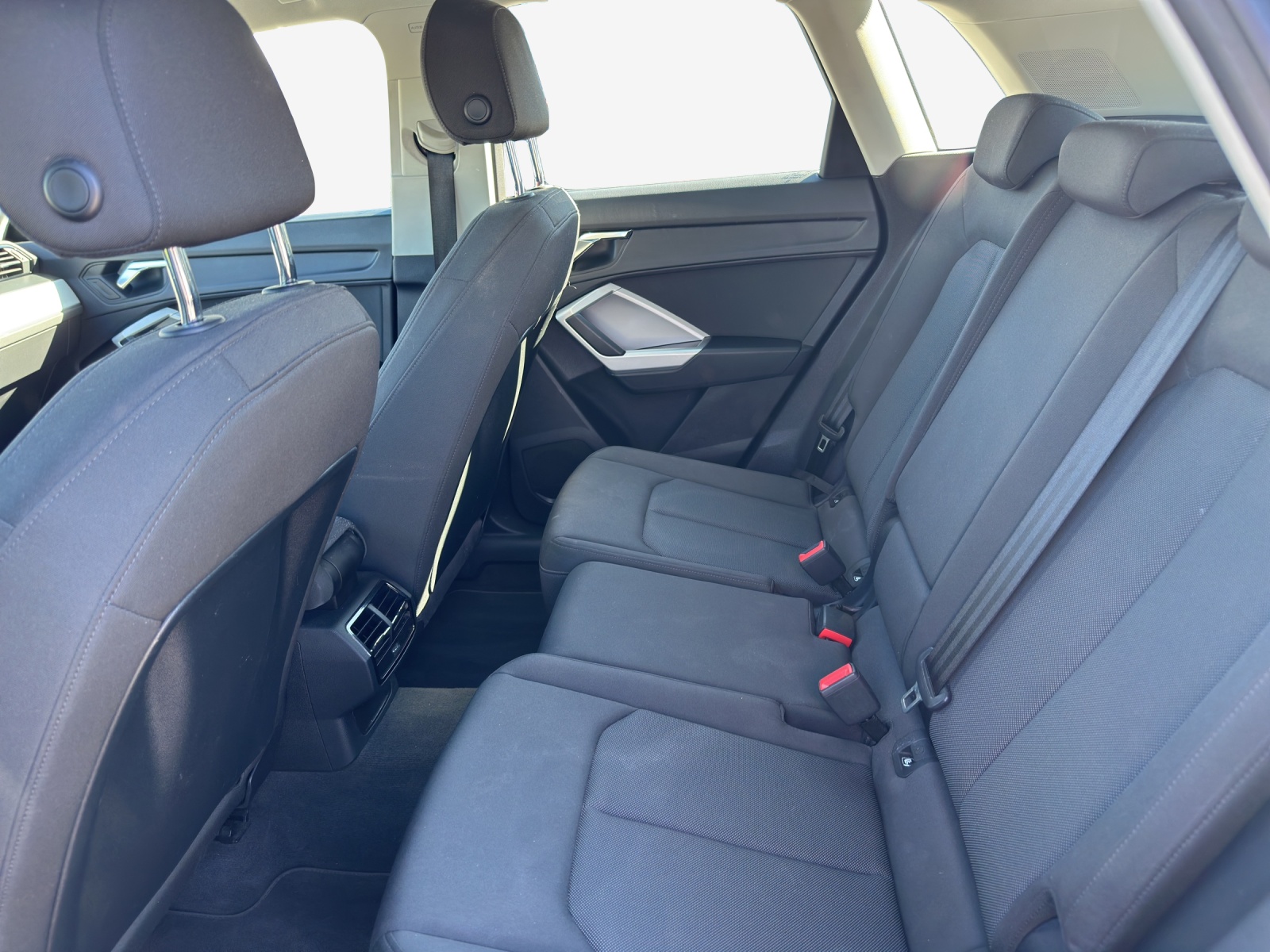 AUDI Q3 35 TDI Attraction quattro S-tronic-image-9