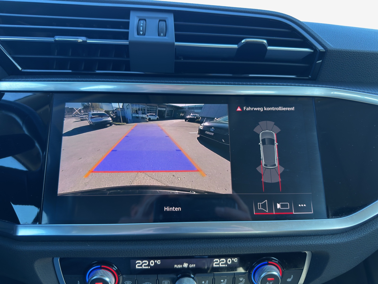 AUDI Q3 35 TDI Attraction quattro S-tronic-image-14