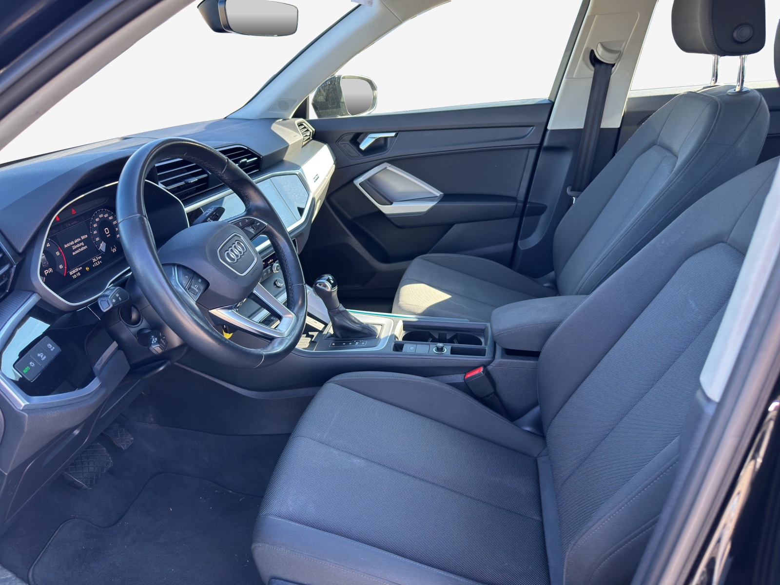 AUDI Q3 35 TDI Attraction quattro S-tronic-image-7