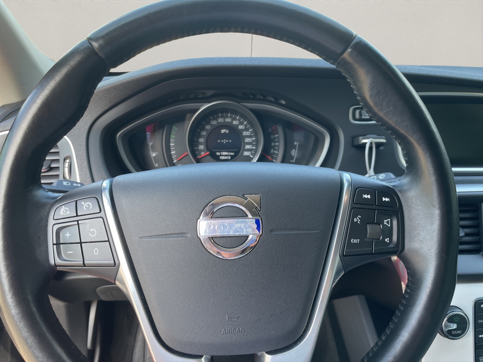 VOLVO V40 1.6 T3 Summum S/S-image-7