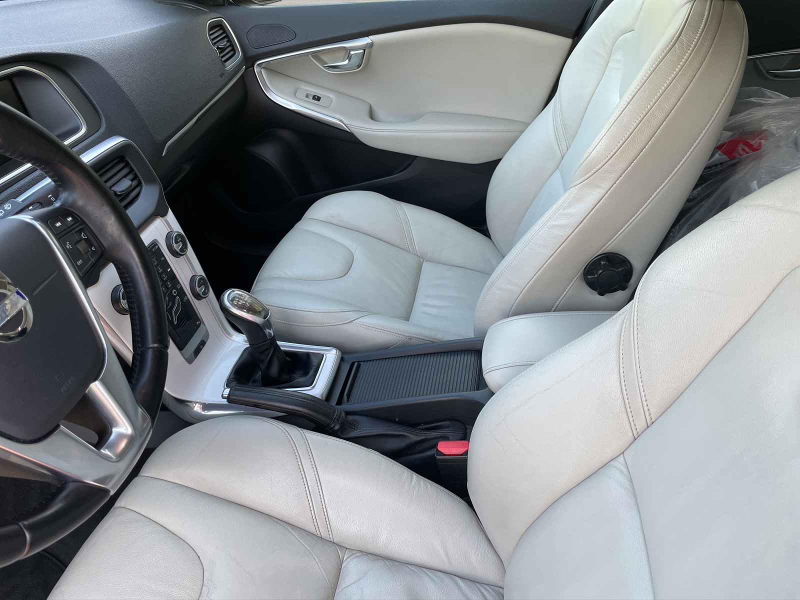 VOLVO V40 1.6 T3 Summum S/S-image-5