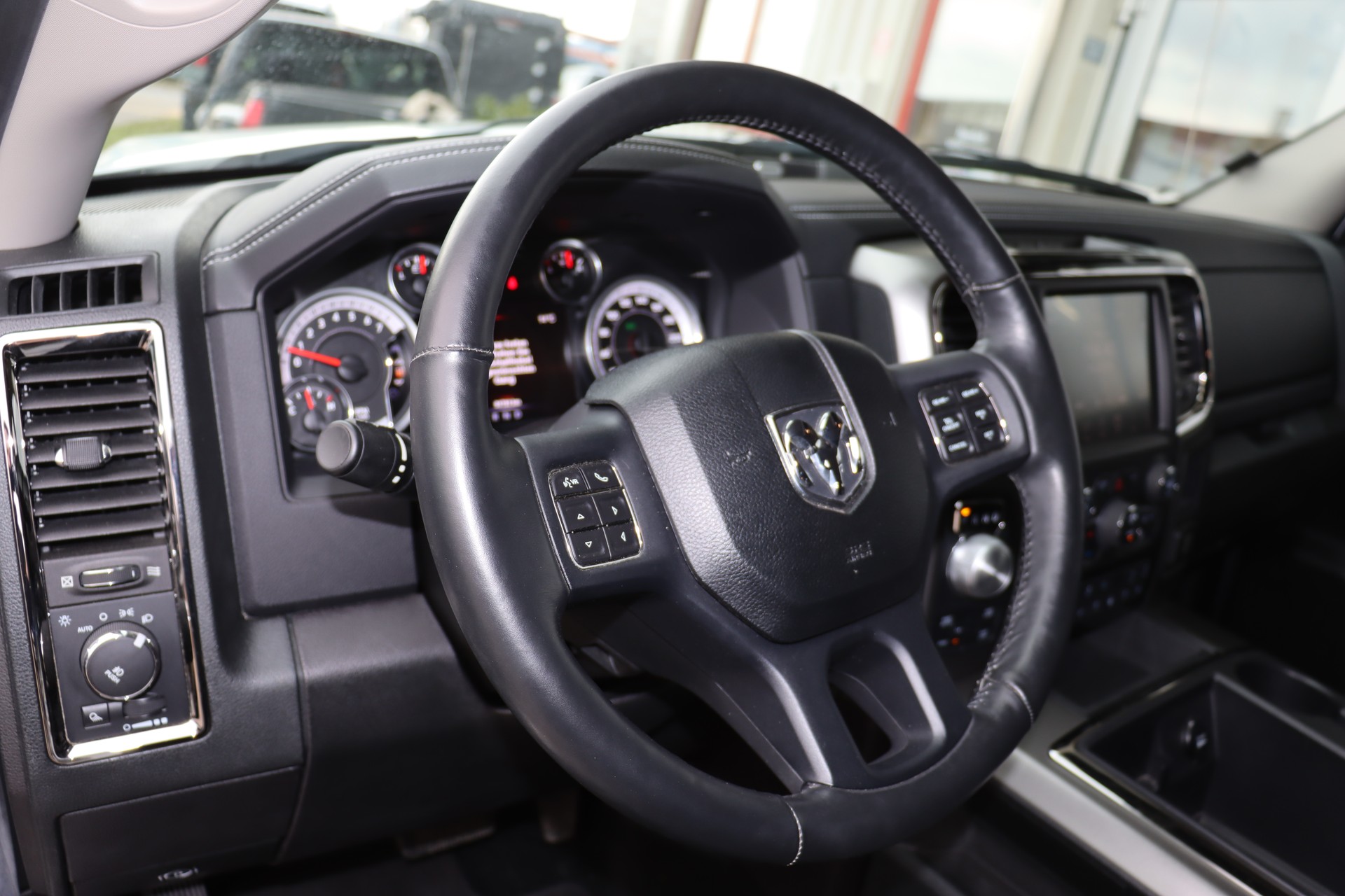 DODGE 1500 CrewCap Sport-image-12