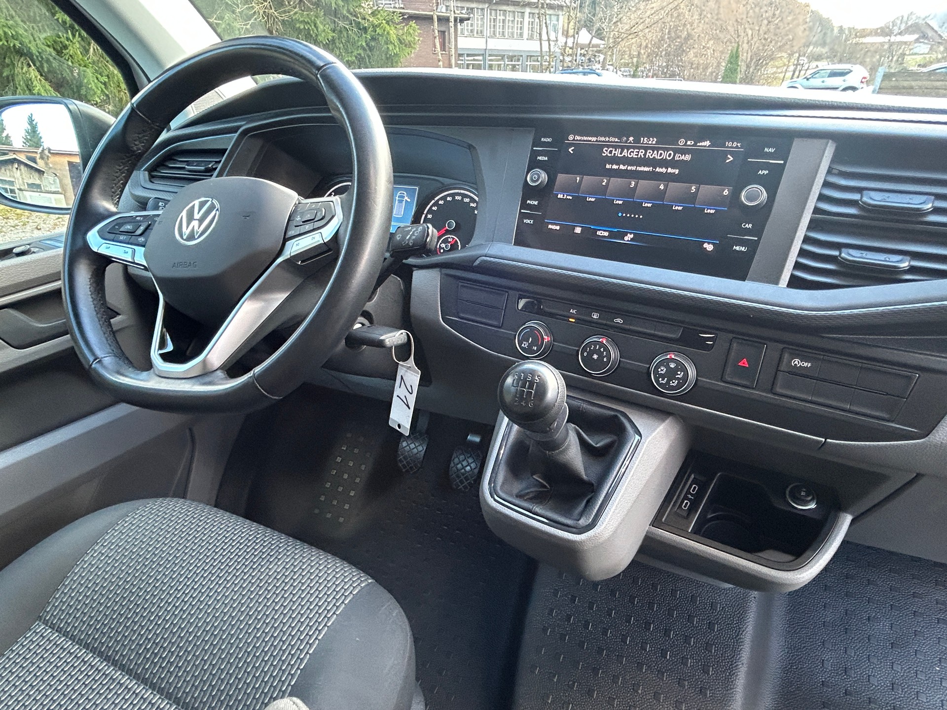 VW T6.1 2.0 TDI Caravelle 4Motion Trendline-image-9