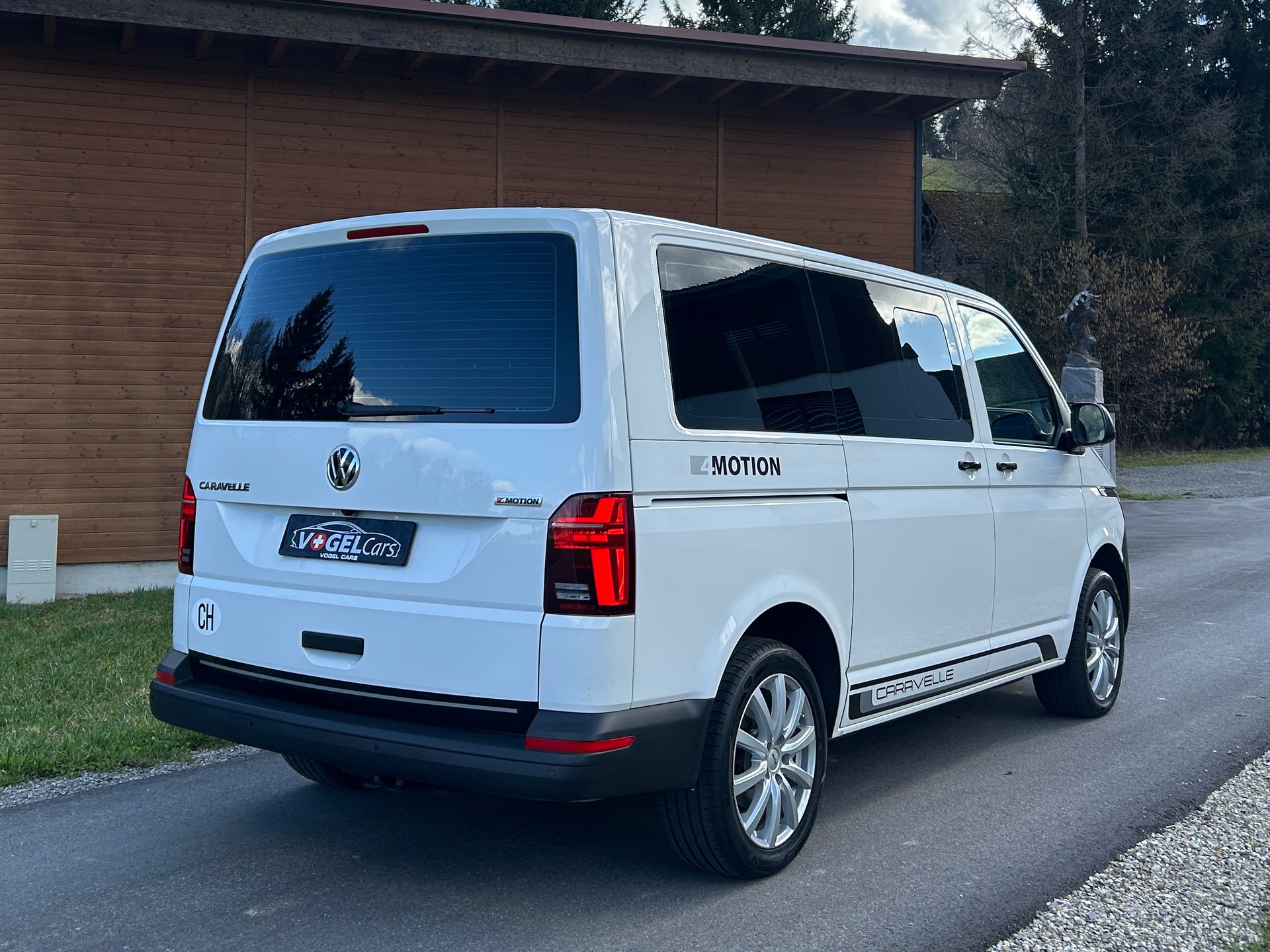 VW T6.1 2.0 TDI Caravelle 4Motion Trendline-image-5