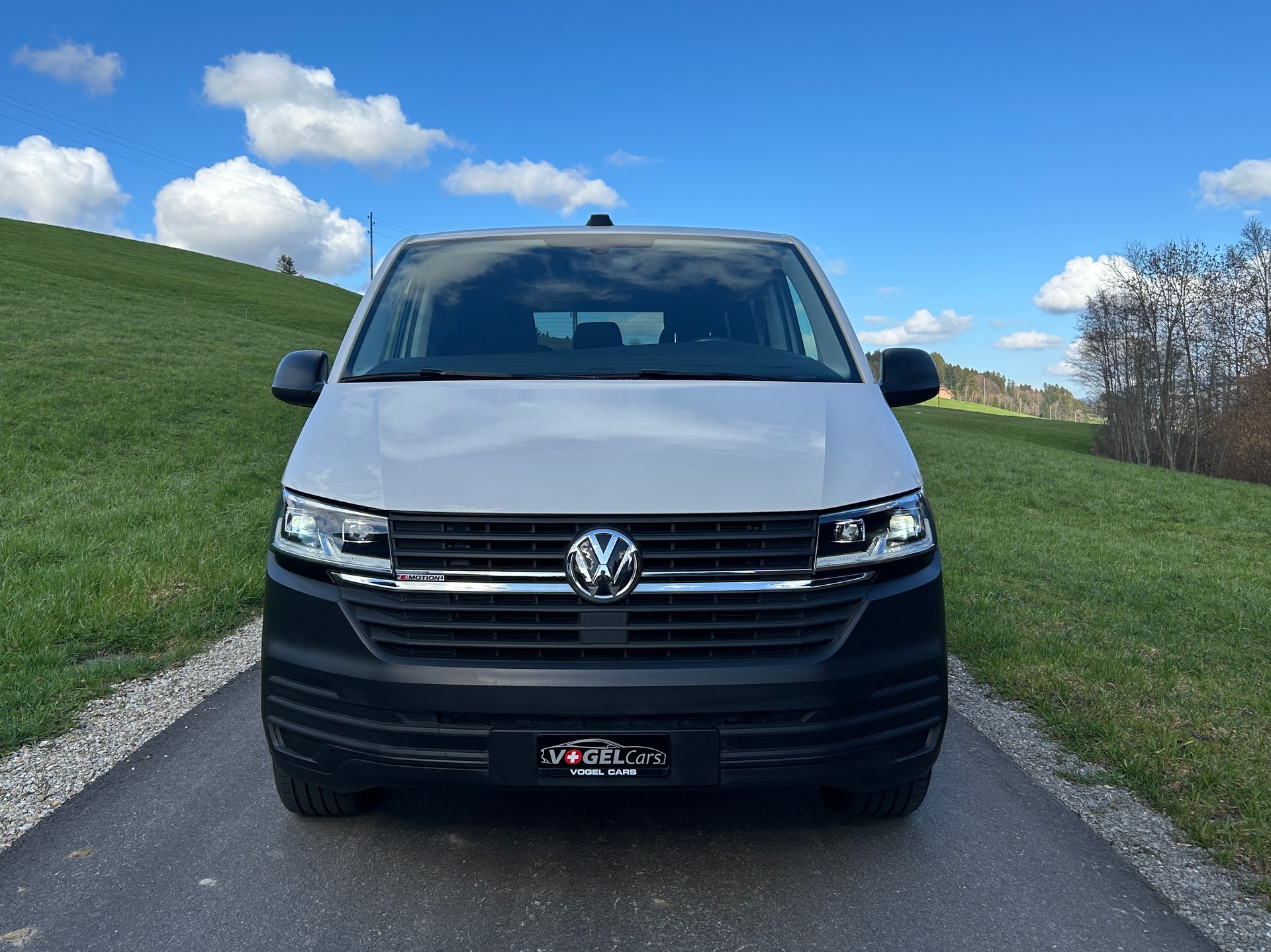 VW T6.1 2.0 TDI Caravelle 4Motion Trendline-image-1
