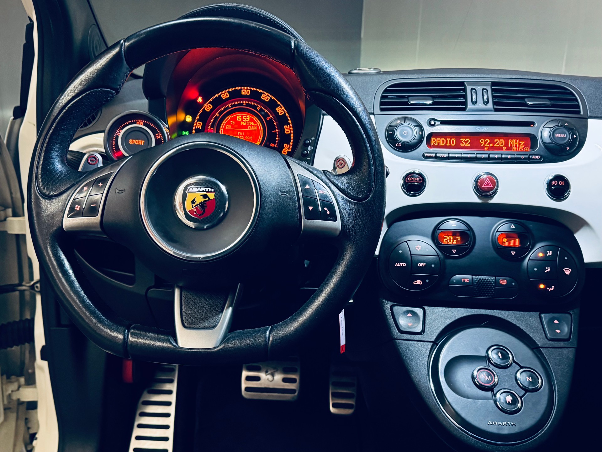 FIAT 500C 1.4 16V Turbo Abarth Dualogic-image-16