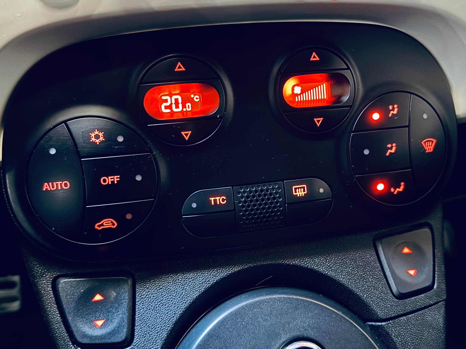 FIAT 500C 1.4 16V Turbo Abarth Dualogic-image-19