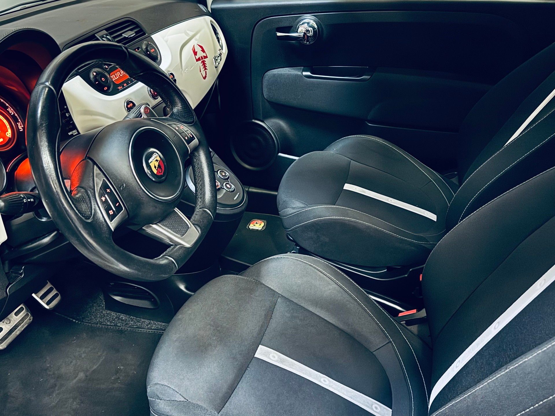 FIAT 500C 1.4 16V Turbo Abarth Dualogic-image-13