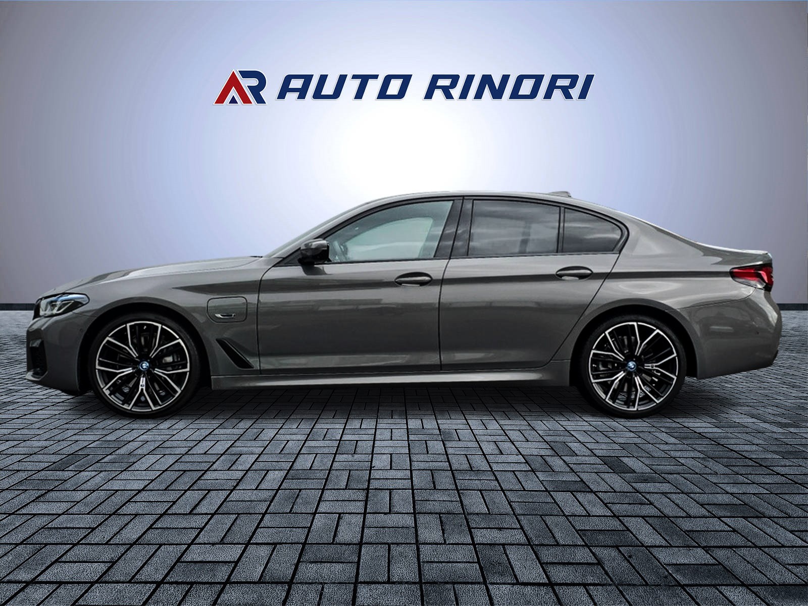 BMW 545e xDrive Pure M Sport Steptronic-image-2