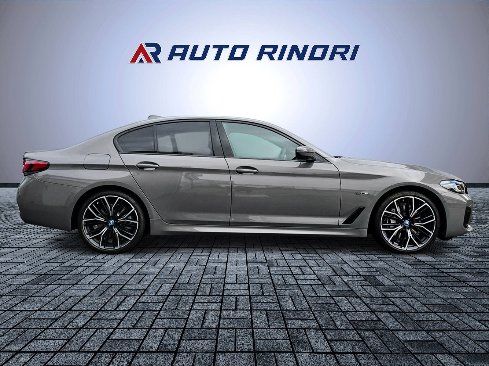 BMW 545e xDrive Pure M Sport Steptronic-image-3