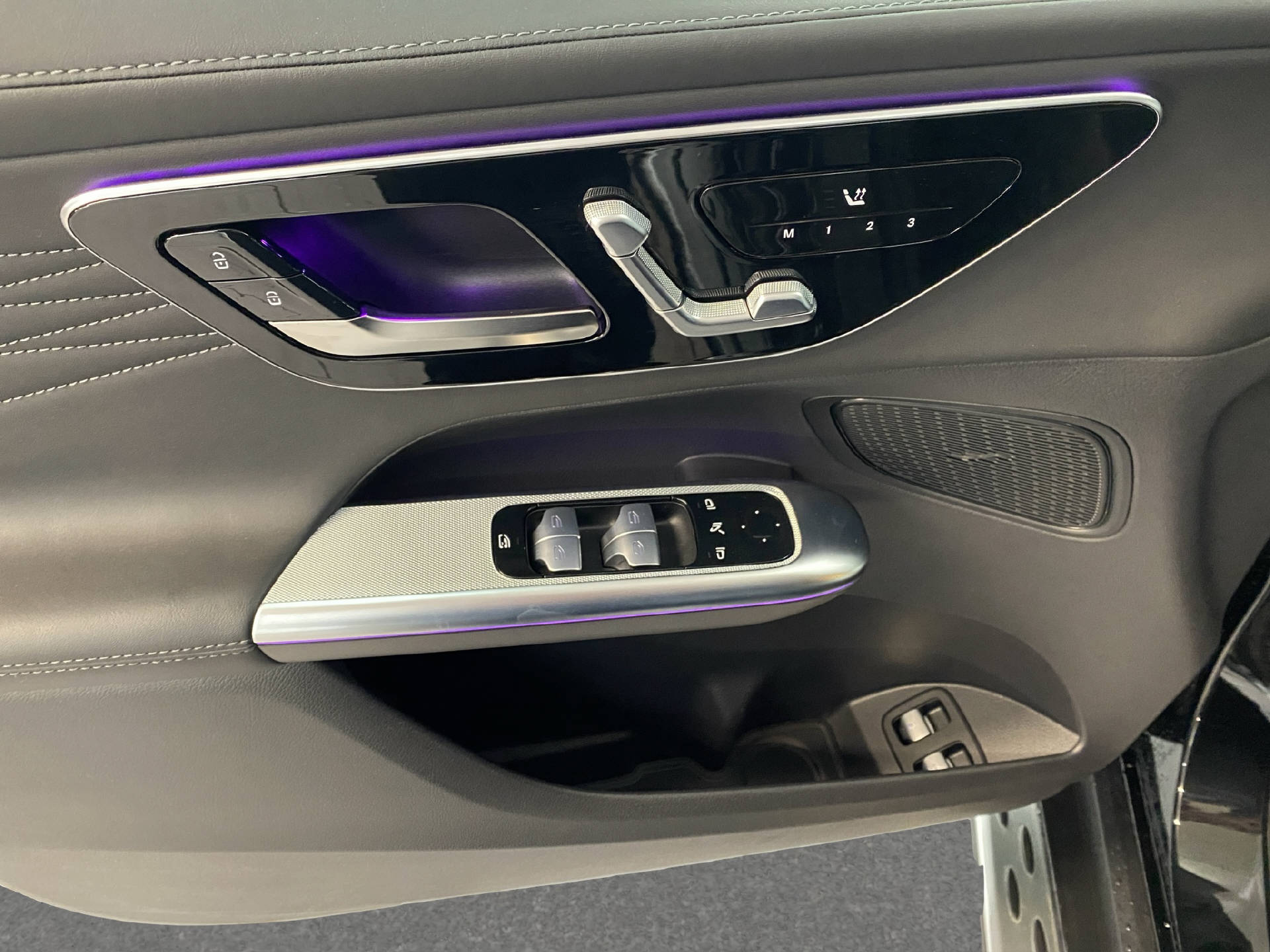 MERCEDES-BENZ GLC 300 e AMG Line 4MATIC-image-9