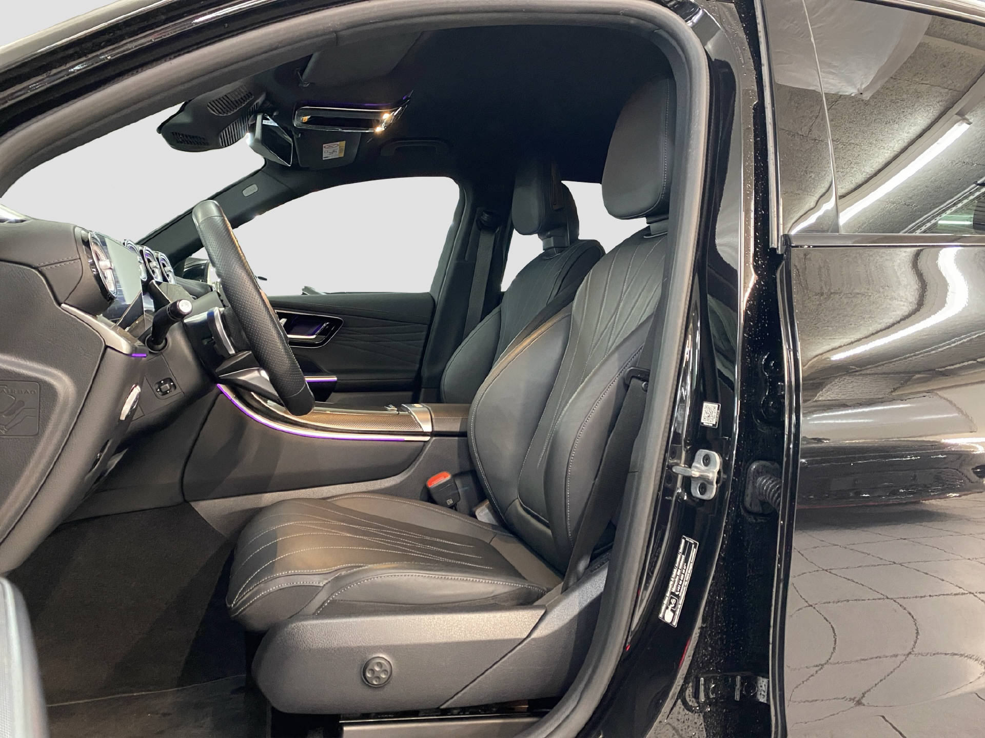 MERCEDES-BENZ GLC 300 e AMG Line 4MATIC-image-6