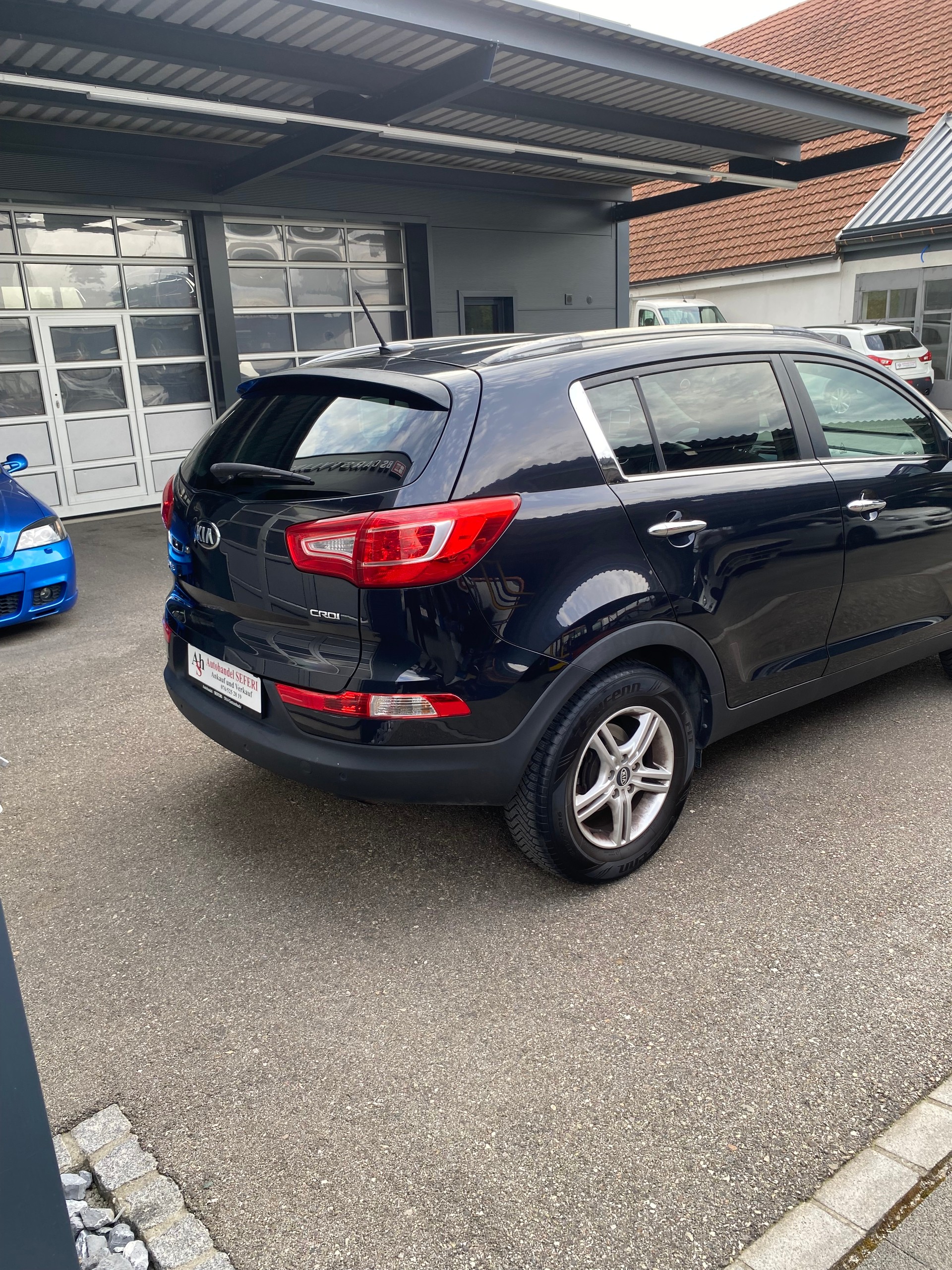 KIA Sportage 2.0 CRDi Trend 4WD Automatic-image-5