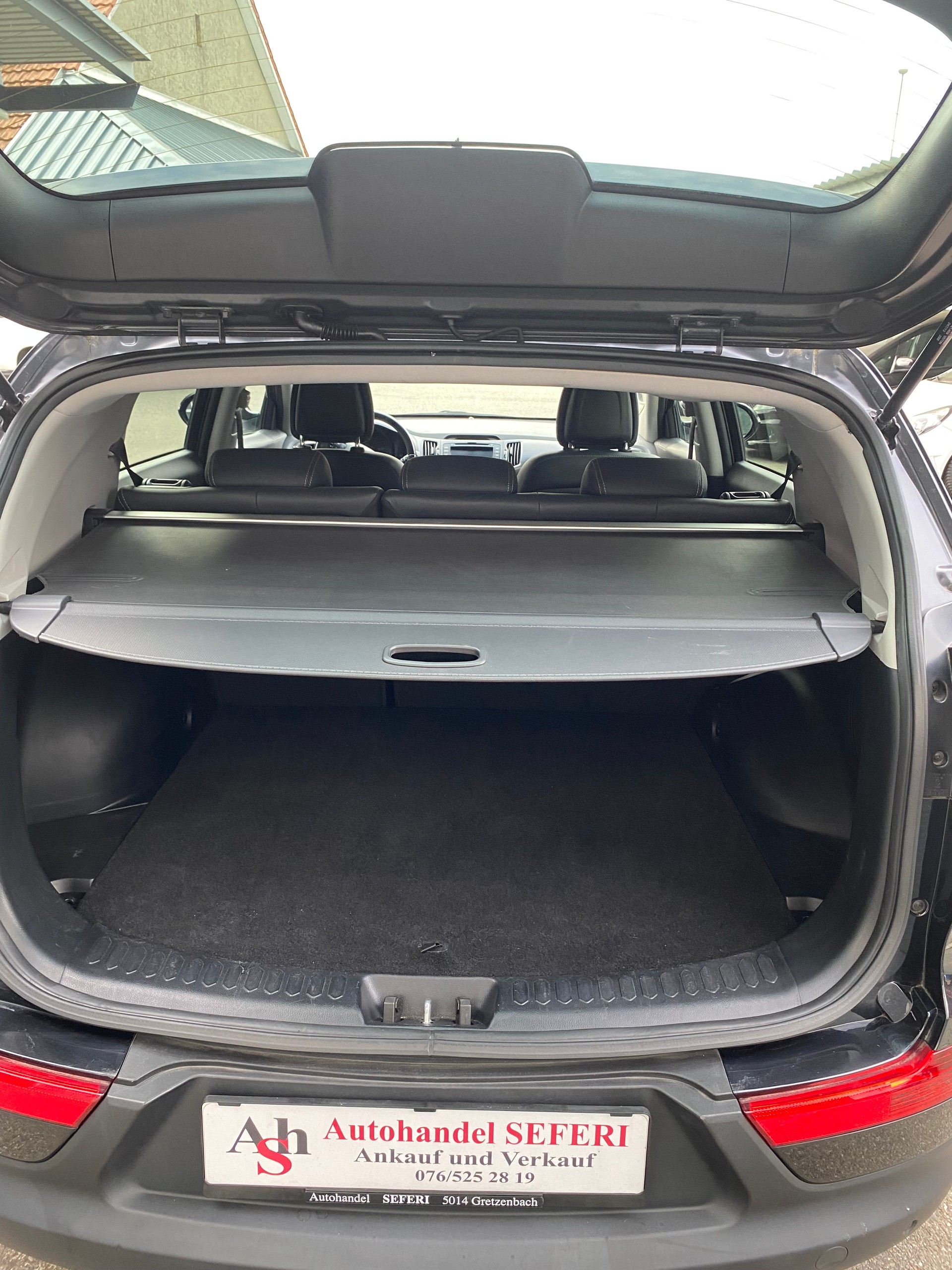 KIA Sportage 2.0 CRDi Trend 4WD Automatic-image-8
