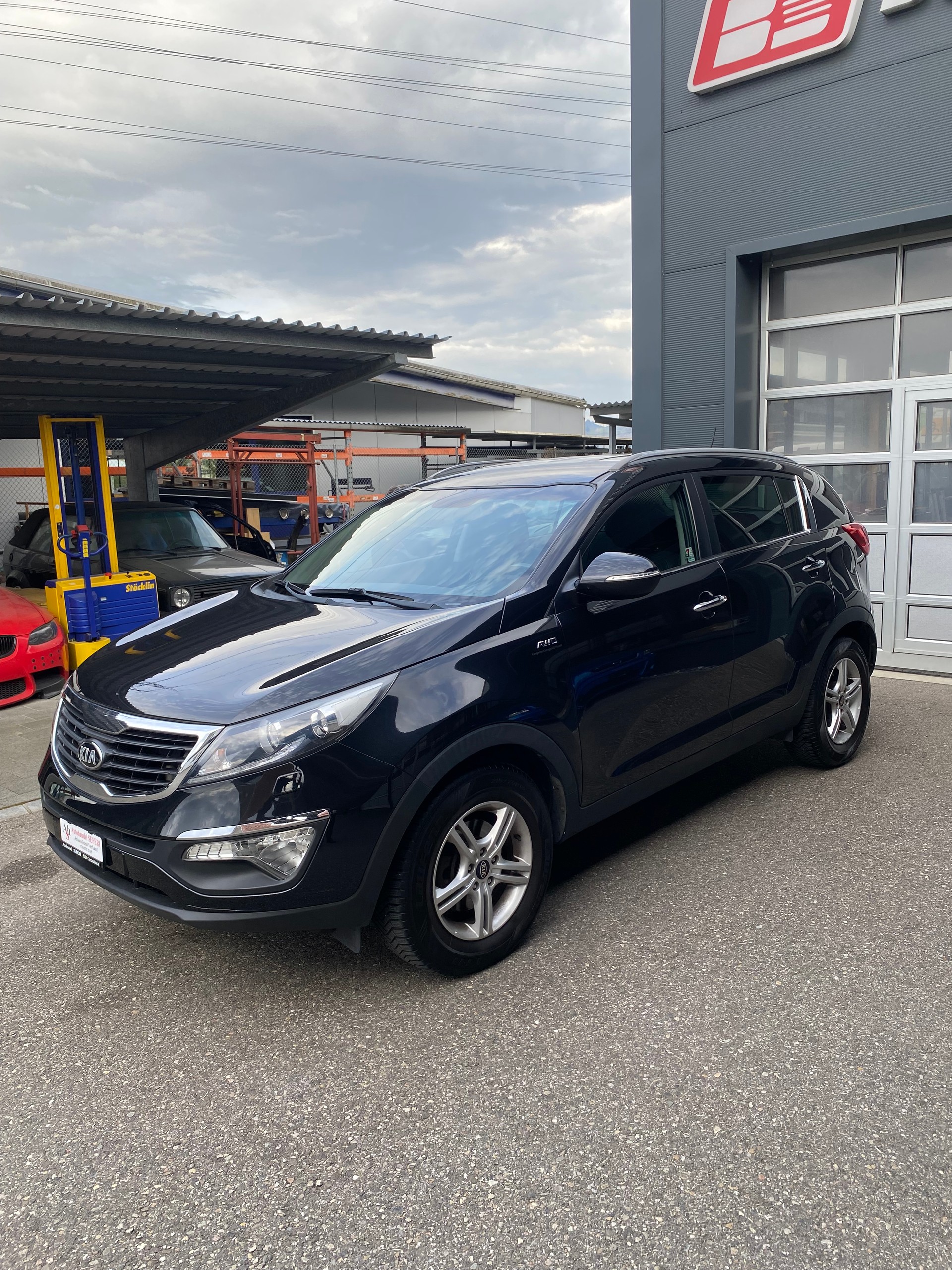 KIA Sportage 2.0 CRDi Trend 4WD Automatic-image-1