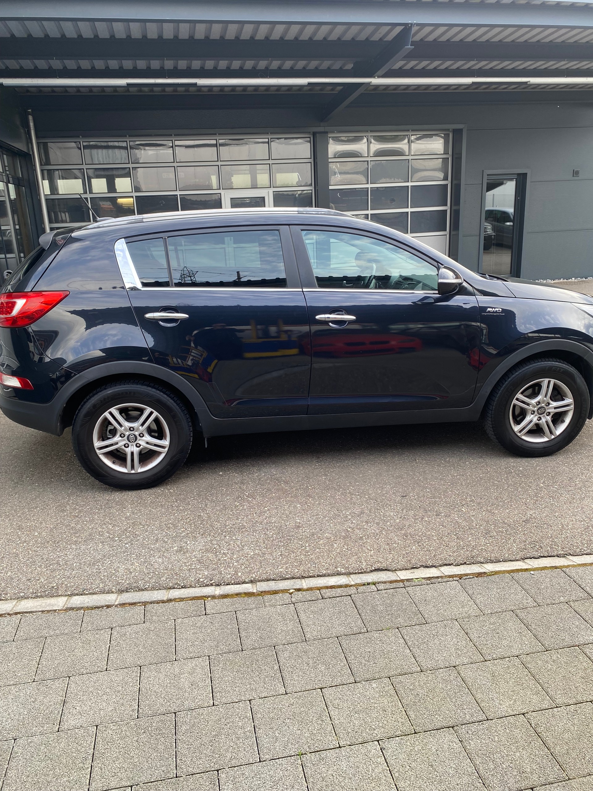KIA Sportage 2.0 CRDi Trend 4WD Automatic-image-6