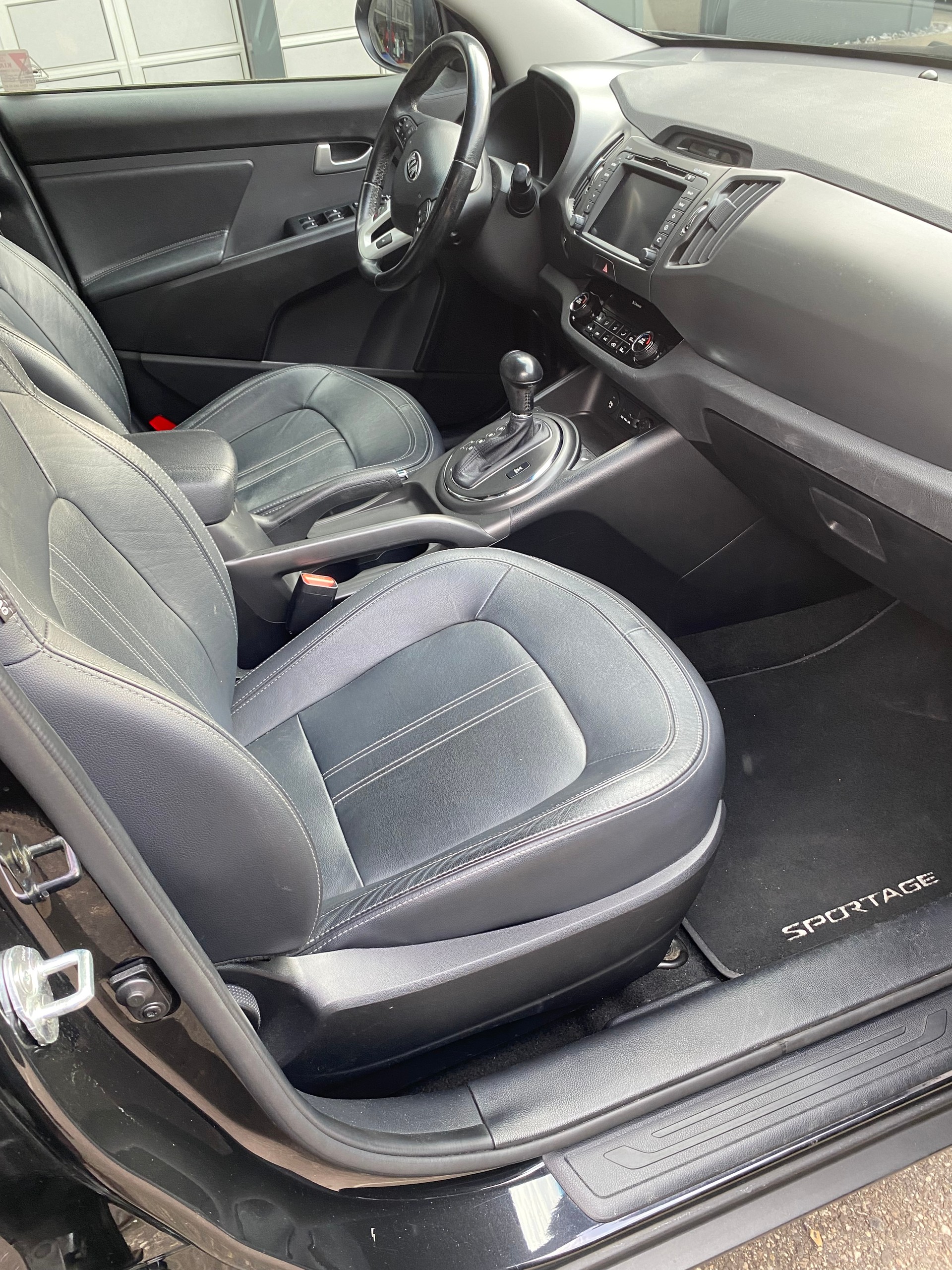 KIA Sportage 2.0 CRDi Trend 4WD Automatic-image-14