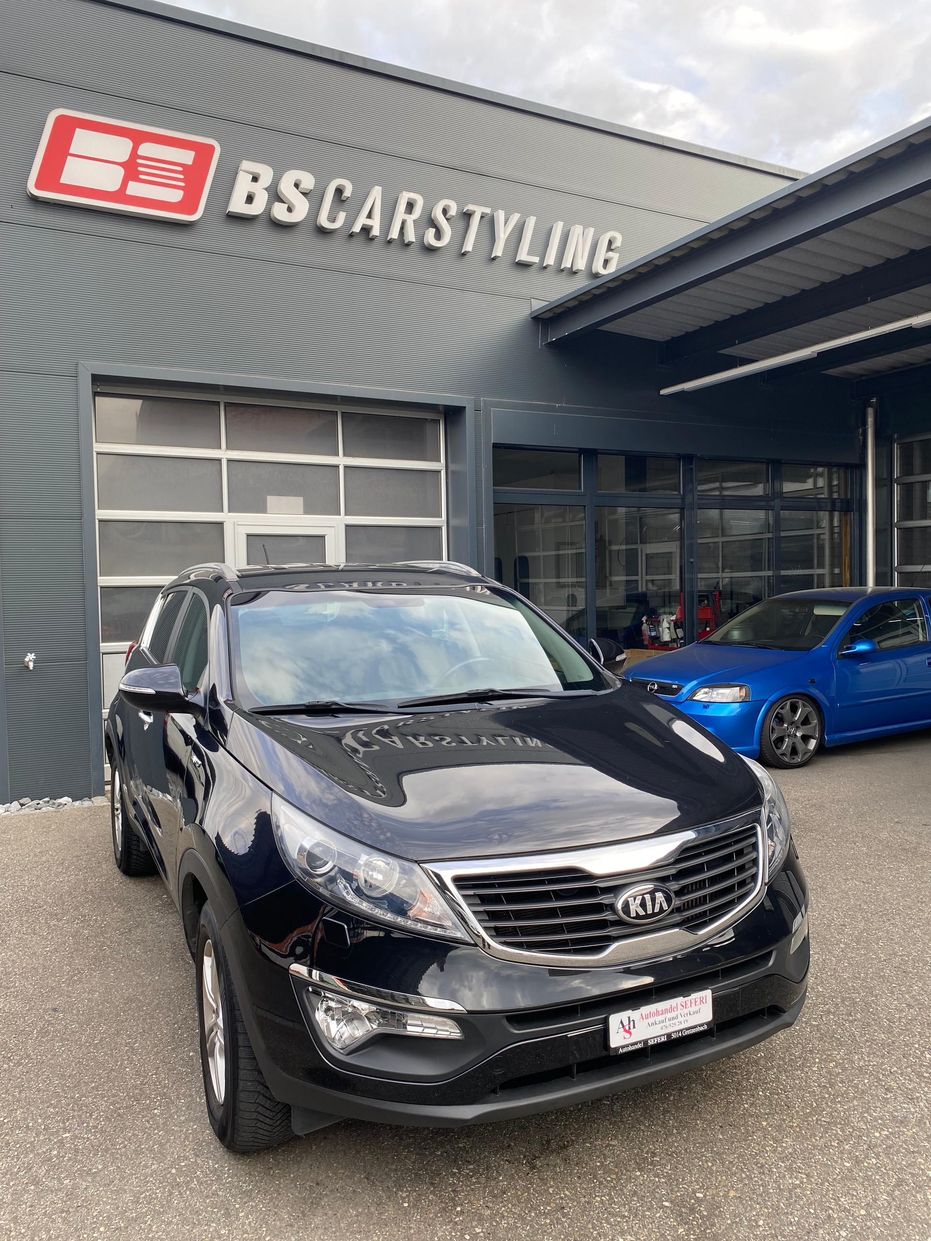 KIA Sportage 2.0 CRDi Trend 4WD Automatic-image-0