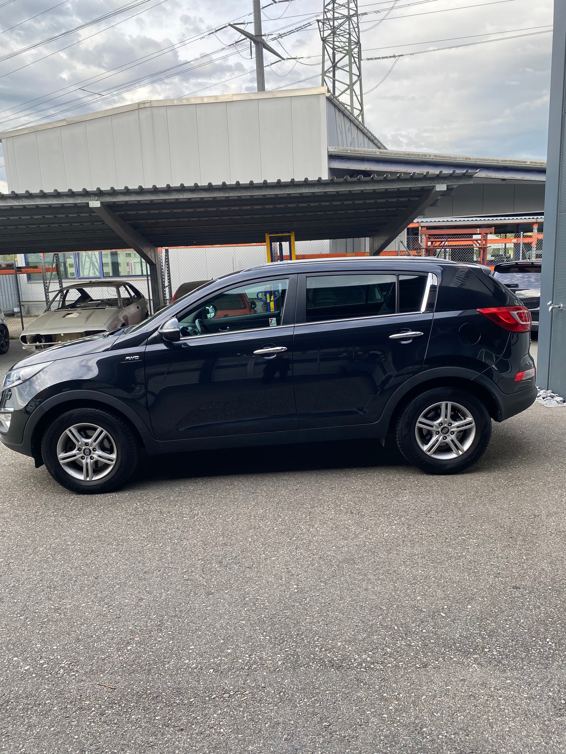 KIA Sportage 2.0 CRDi Trend 4WD Automatic-image-2