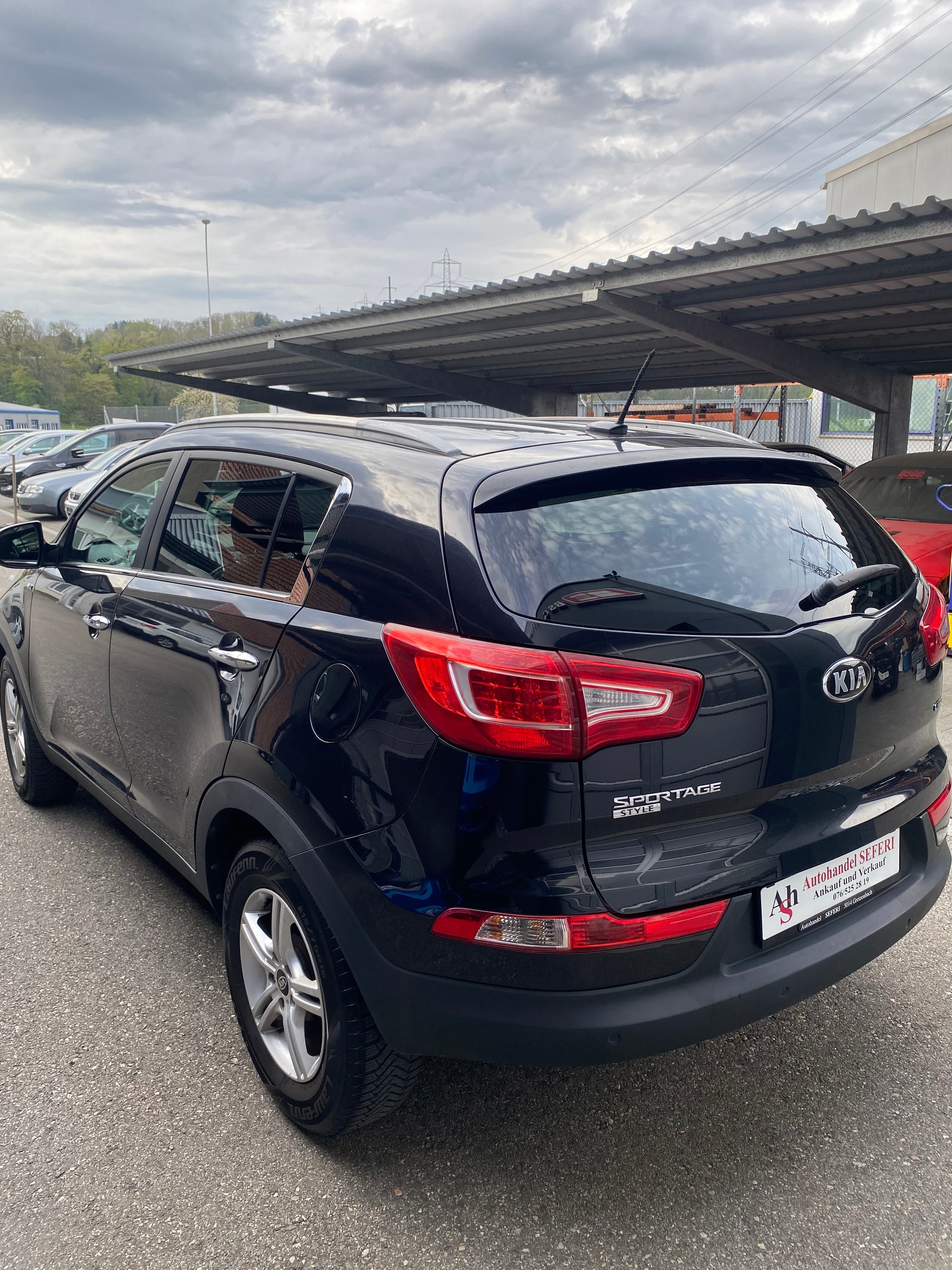 KIA Sportage 2.0 CRDi Trend 4WD Automatic-image-3