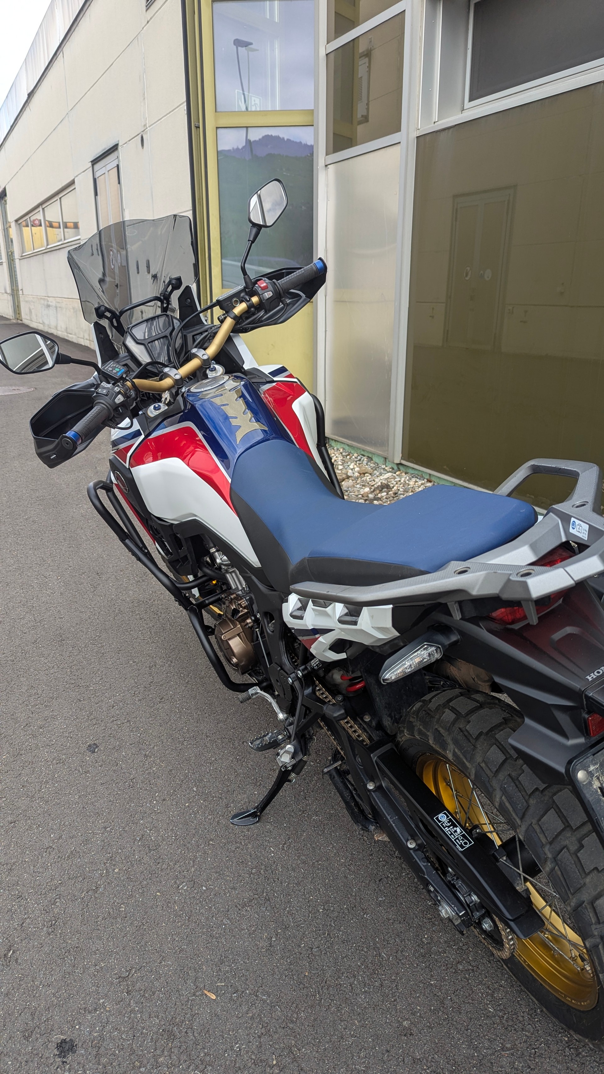 HONDA CRF 1000A Africa Twin-image-4