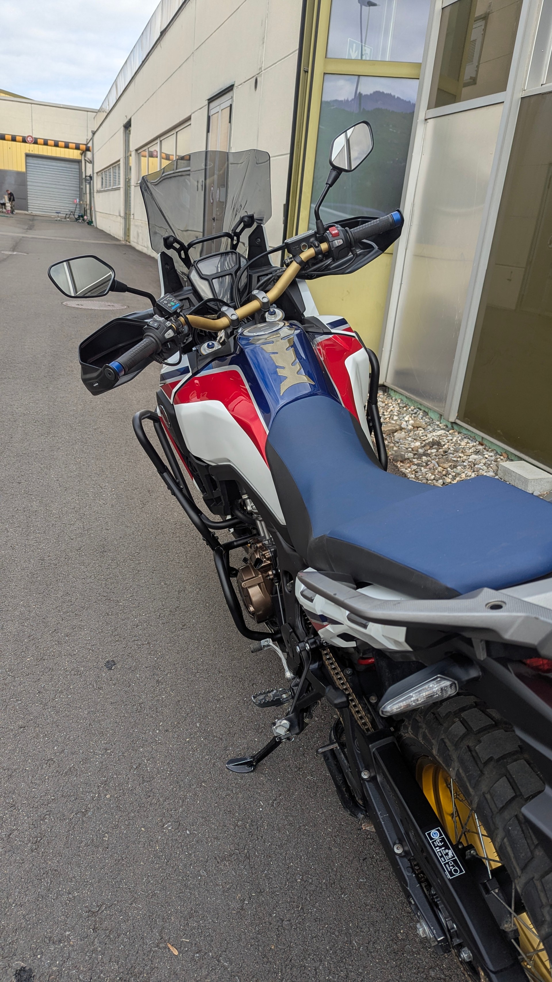 HONDA CRF 1000A Africa Twin-image-6