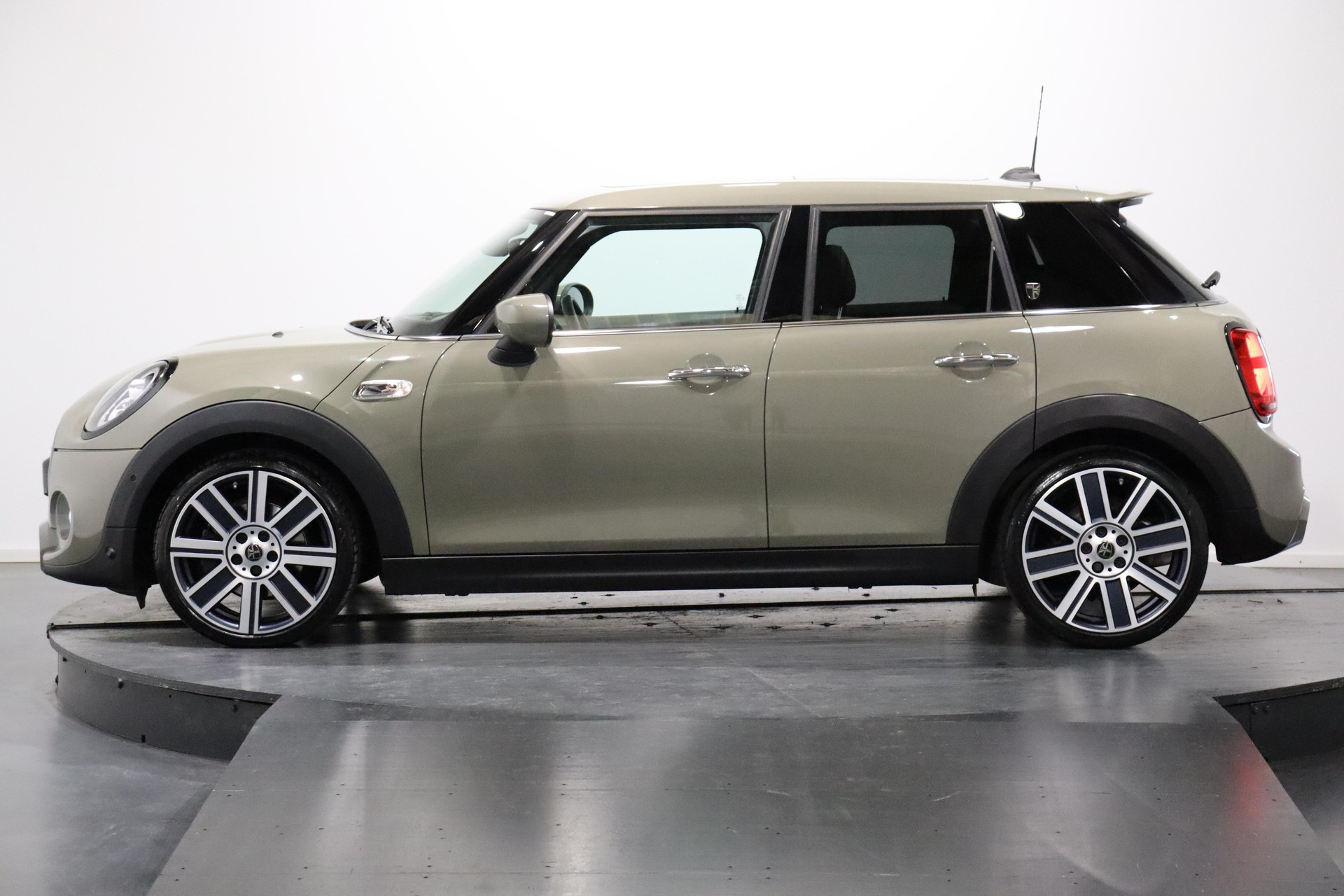 MINI F55 2.0i Cooper S SDKG-image-1
