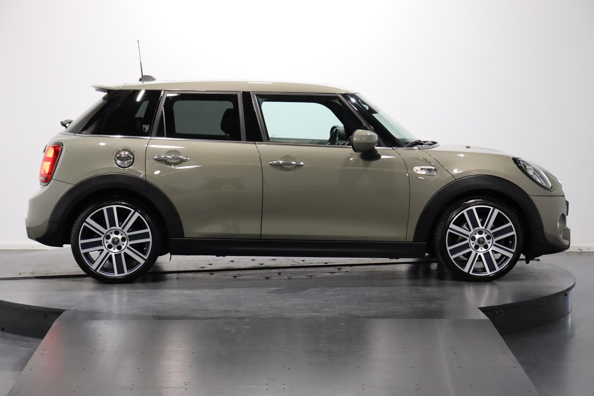 MINI F55 2.0i Cooper S SDKG-image-3