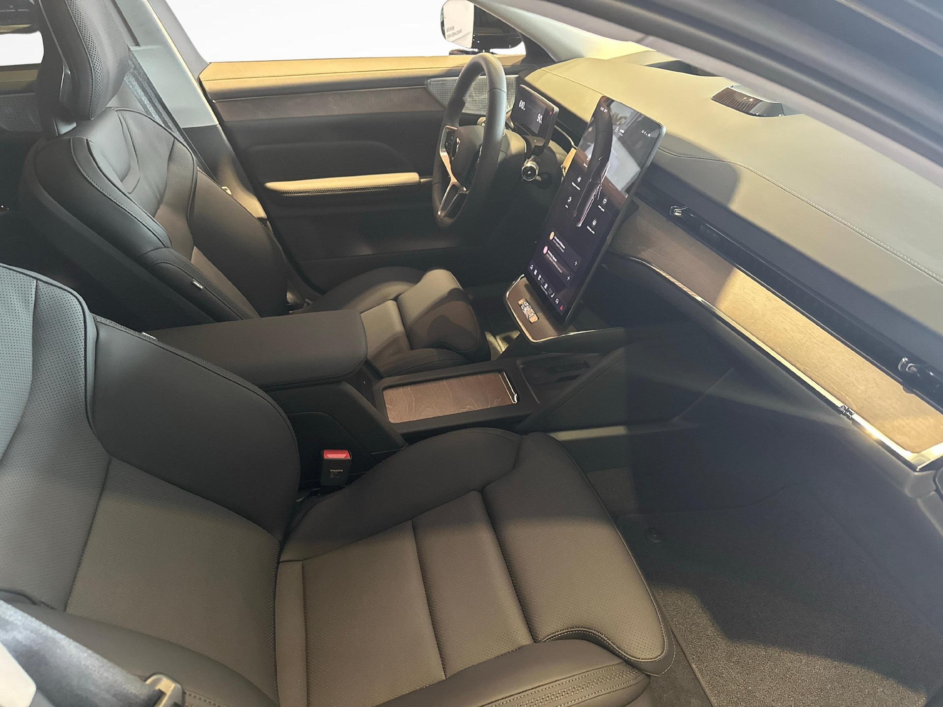 VOLVO ES90 Ultra-image-30
