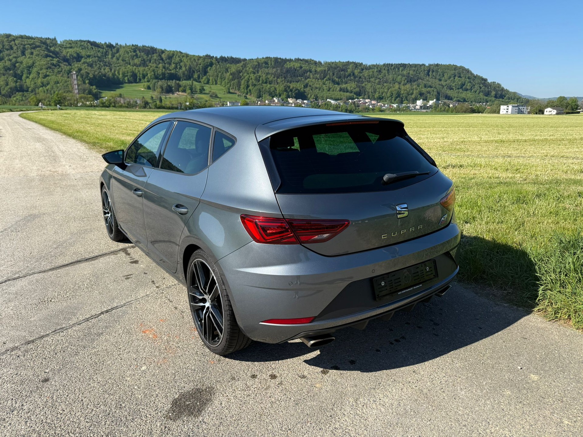 SEAT Leon 2.0 TSI Cupra 300 DSG-image-2
