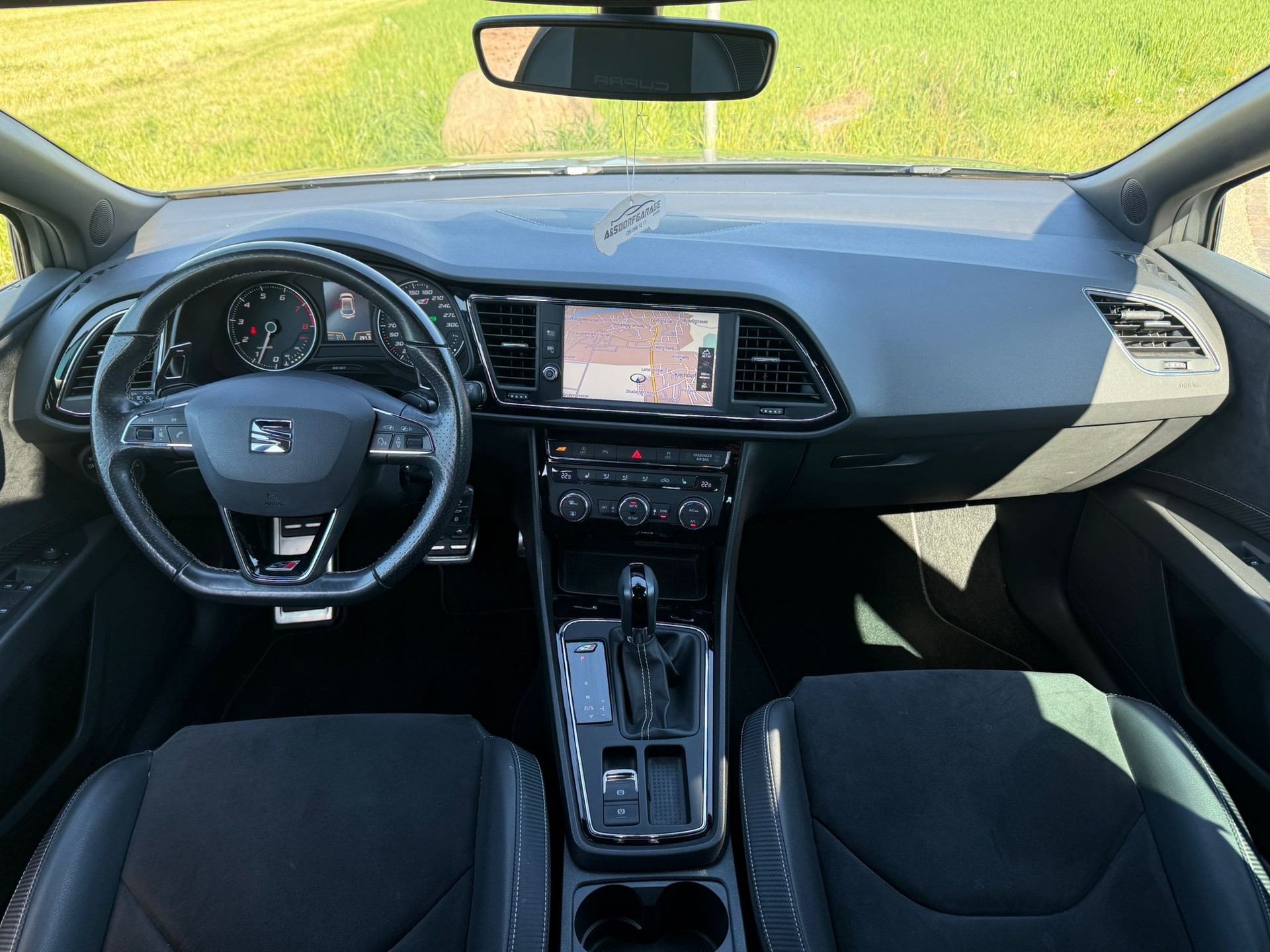 SEAT Leon 2.0 TSI Cupra 300 DSG-image-9