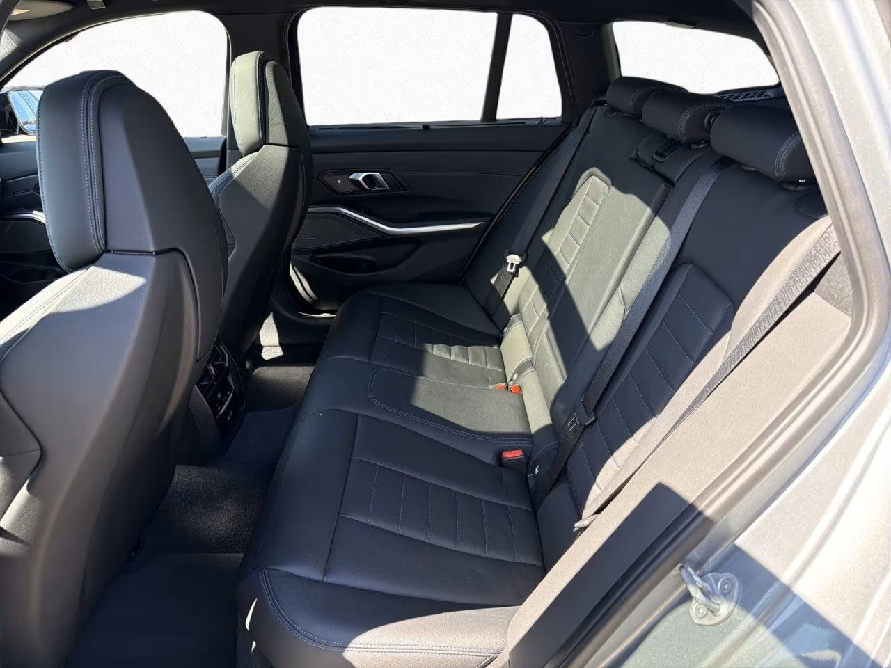 BMW M340i xDrive 48V Touring LCI2 Steptronic M Sport-image-11