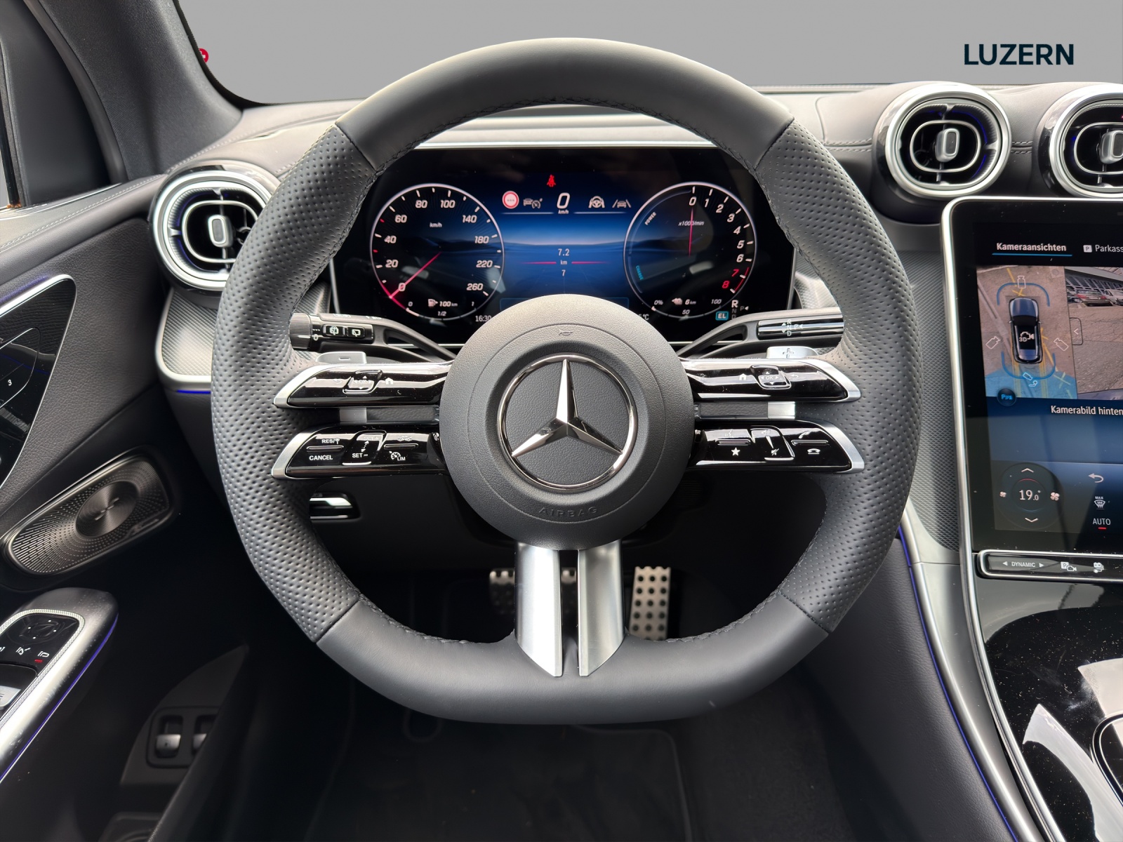 MERCEDES-BENZ GLC 300 e 4Matic EQ Star 9G-Tronic-image-9