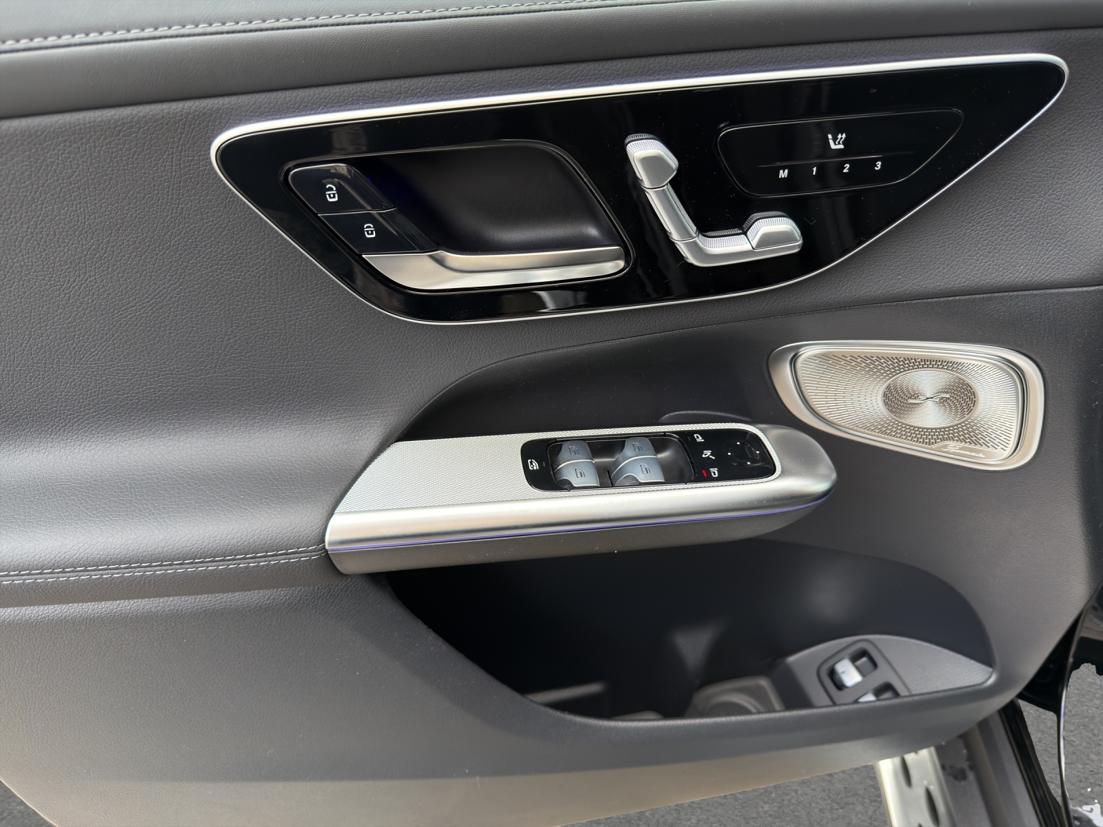 MERCEDES-BENZ GLC 300 e 4Matic EQ Star 9G-Tronic-image-12