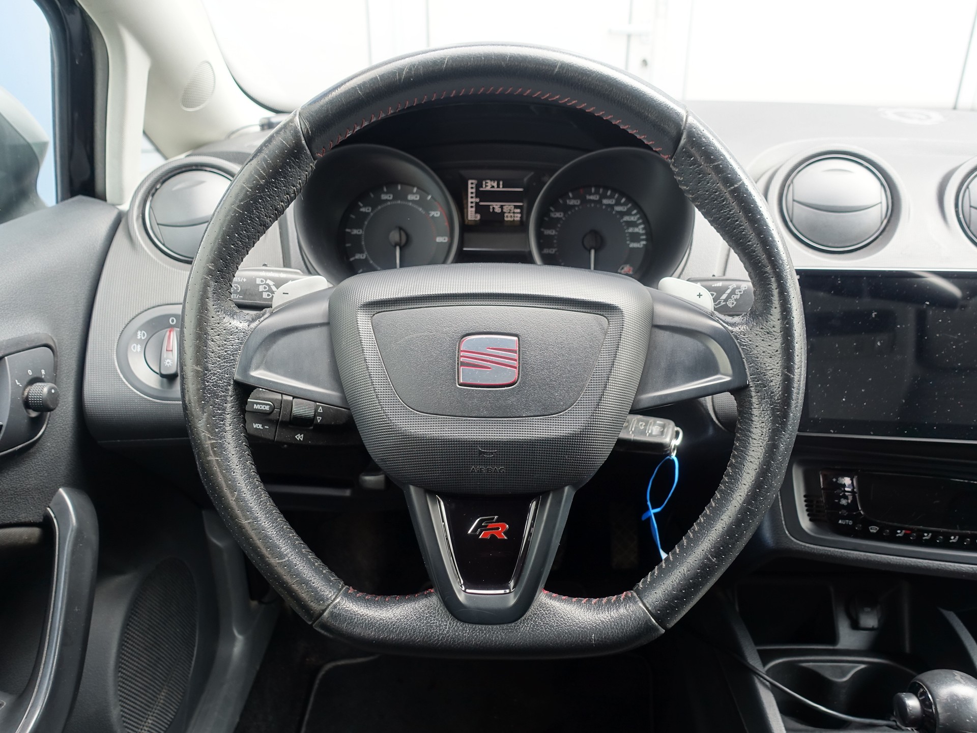 SEAT Ibiza SC 1.4 TSI FR DSG-image-12