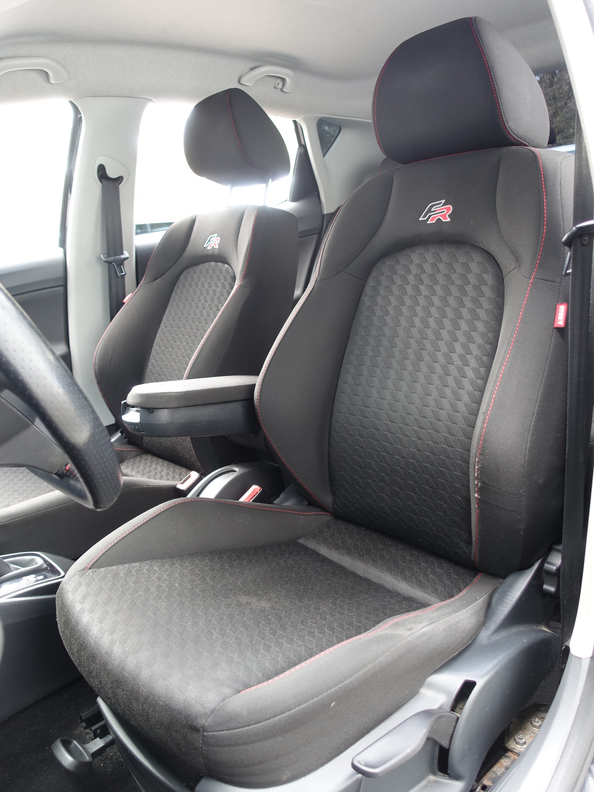 SEAT Ibiza SC 1.4 TSI FR DSG-image-9