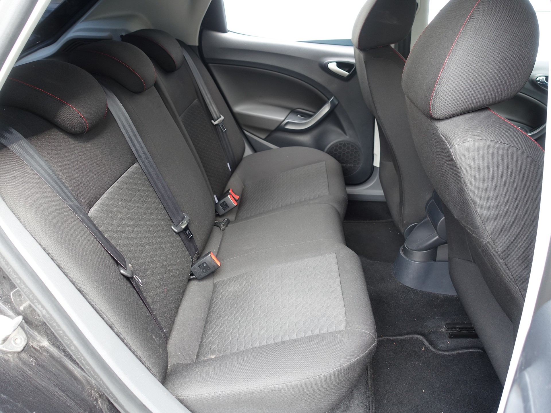 SEAT Ibiza SC 1.4 TSI FR DSG-image-14