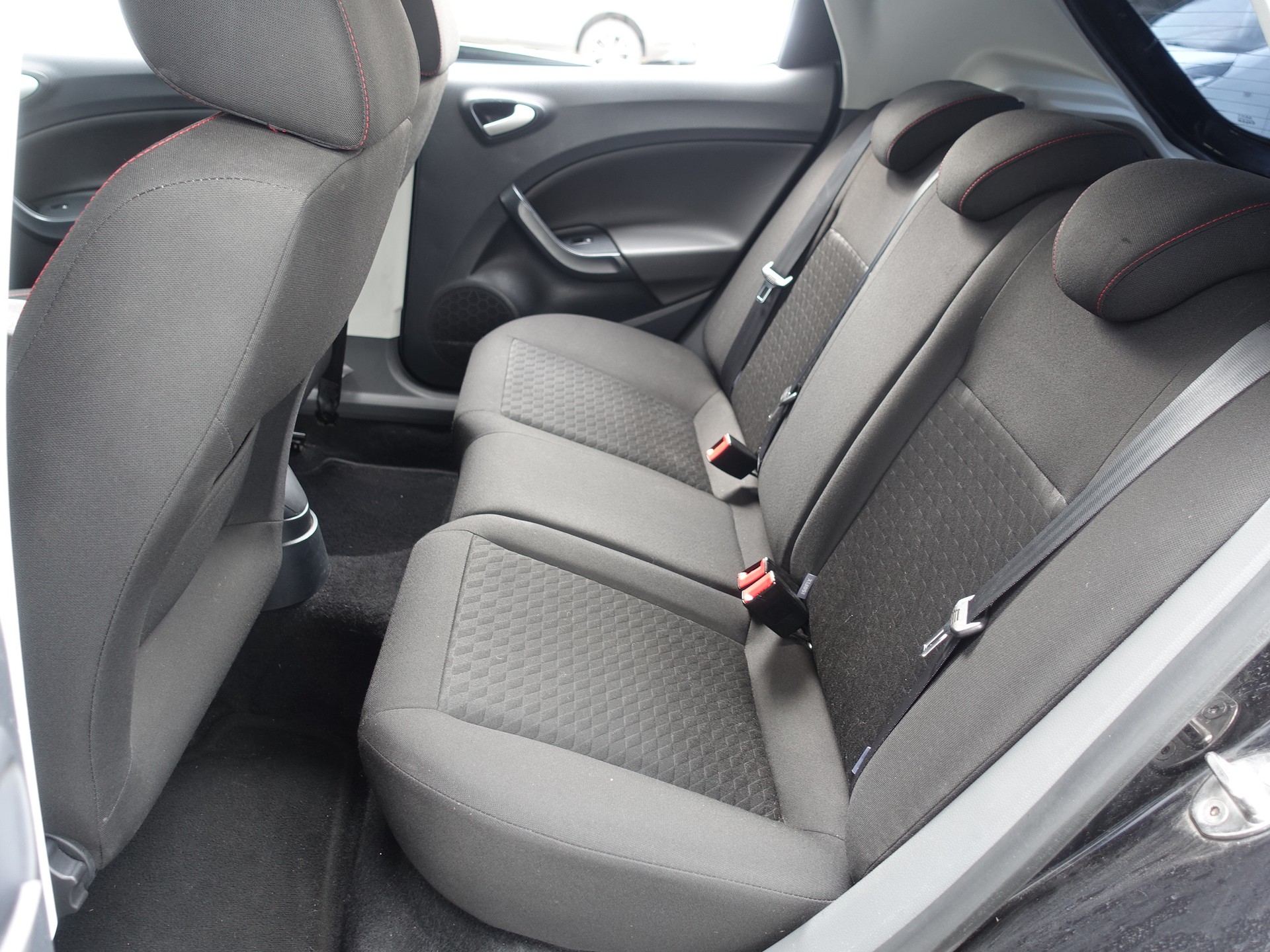 SEAT Ibiza SC 1.4 TSI FR DSG-image-13