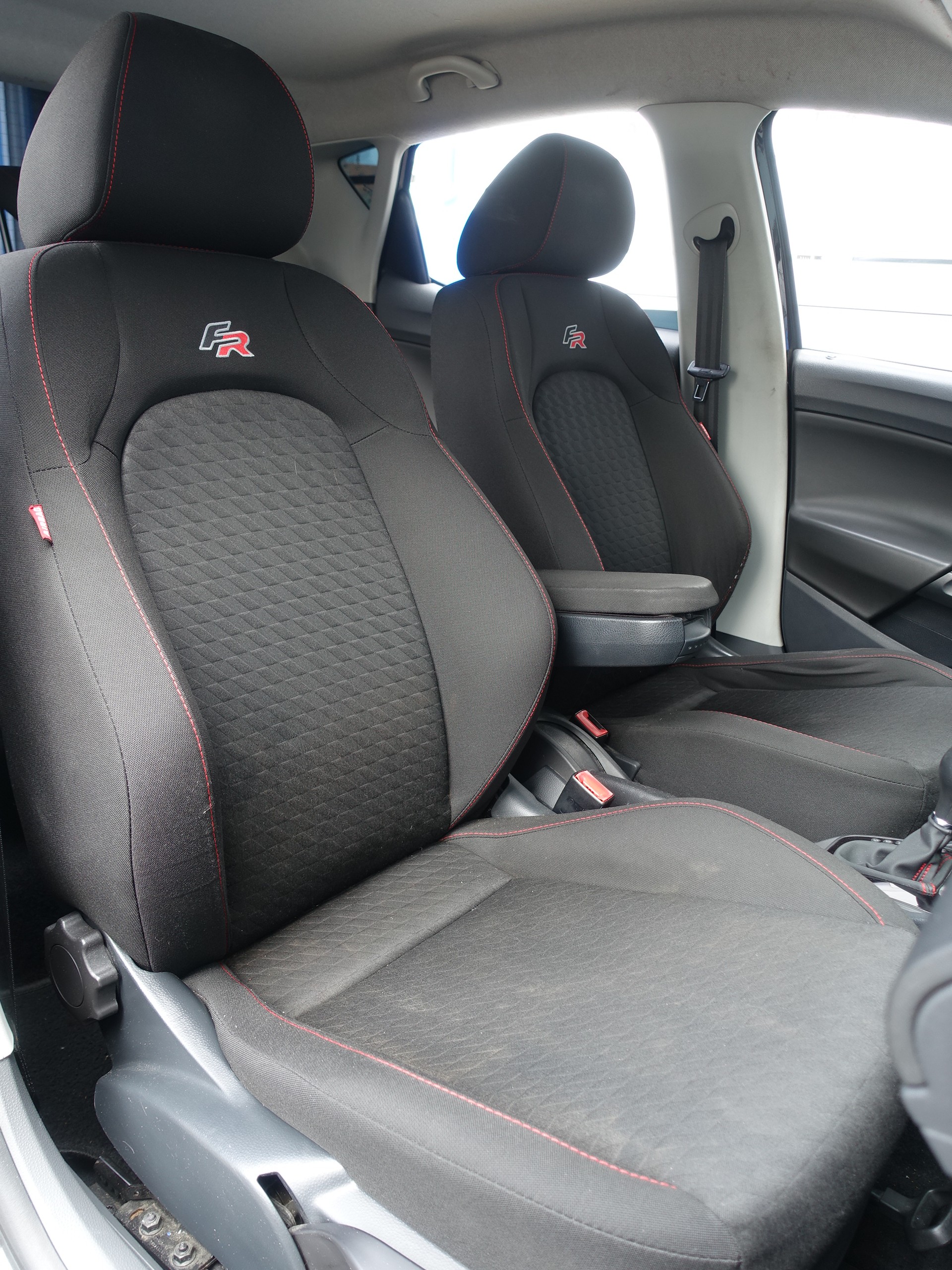 SEAT Ibiza SC 1.4 TSI FR DSG-image-10
