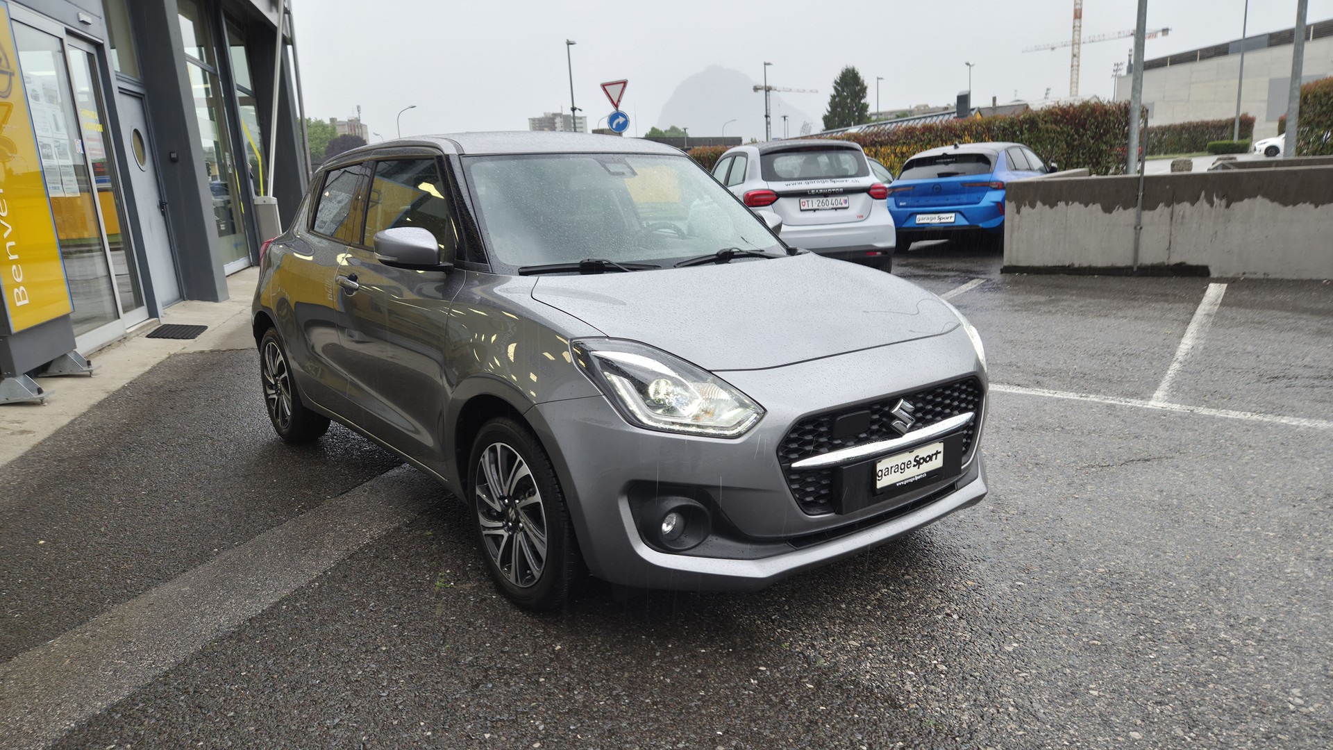 SUZUKI Swift 1.2 Compact Top Hybrid CVT