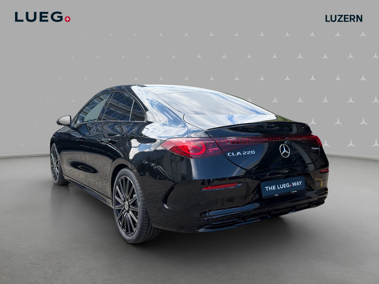 MERCEDES-BENZ CLA 220 8G-DCT 4Matic-image-2
