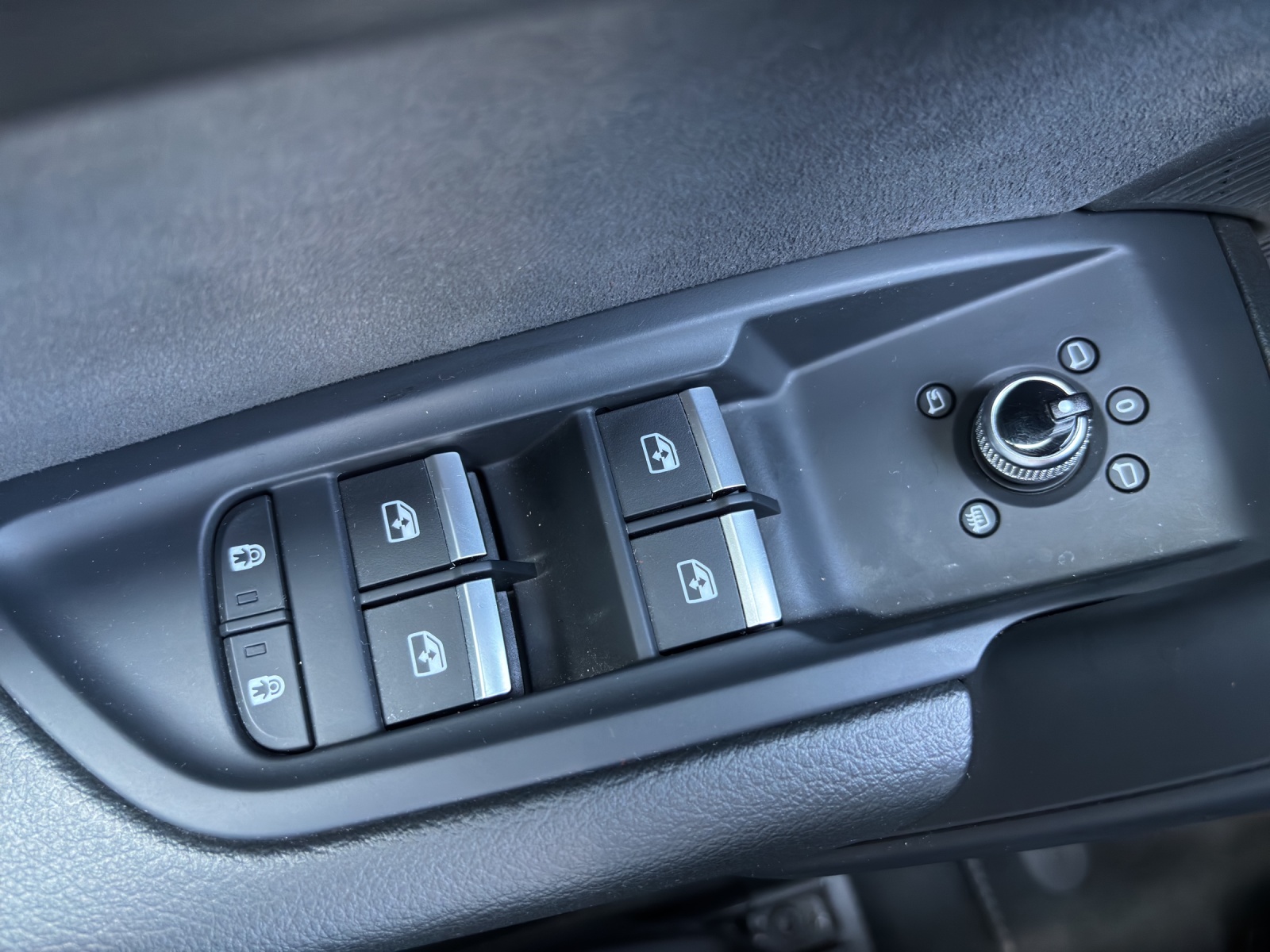 AUDI Q5 45 TFSI S-line quattro S-tronic Vollausstattung mit AHK, Winterrad & fortl. Werksgarantie-image-31