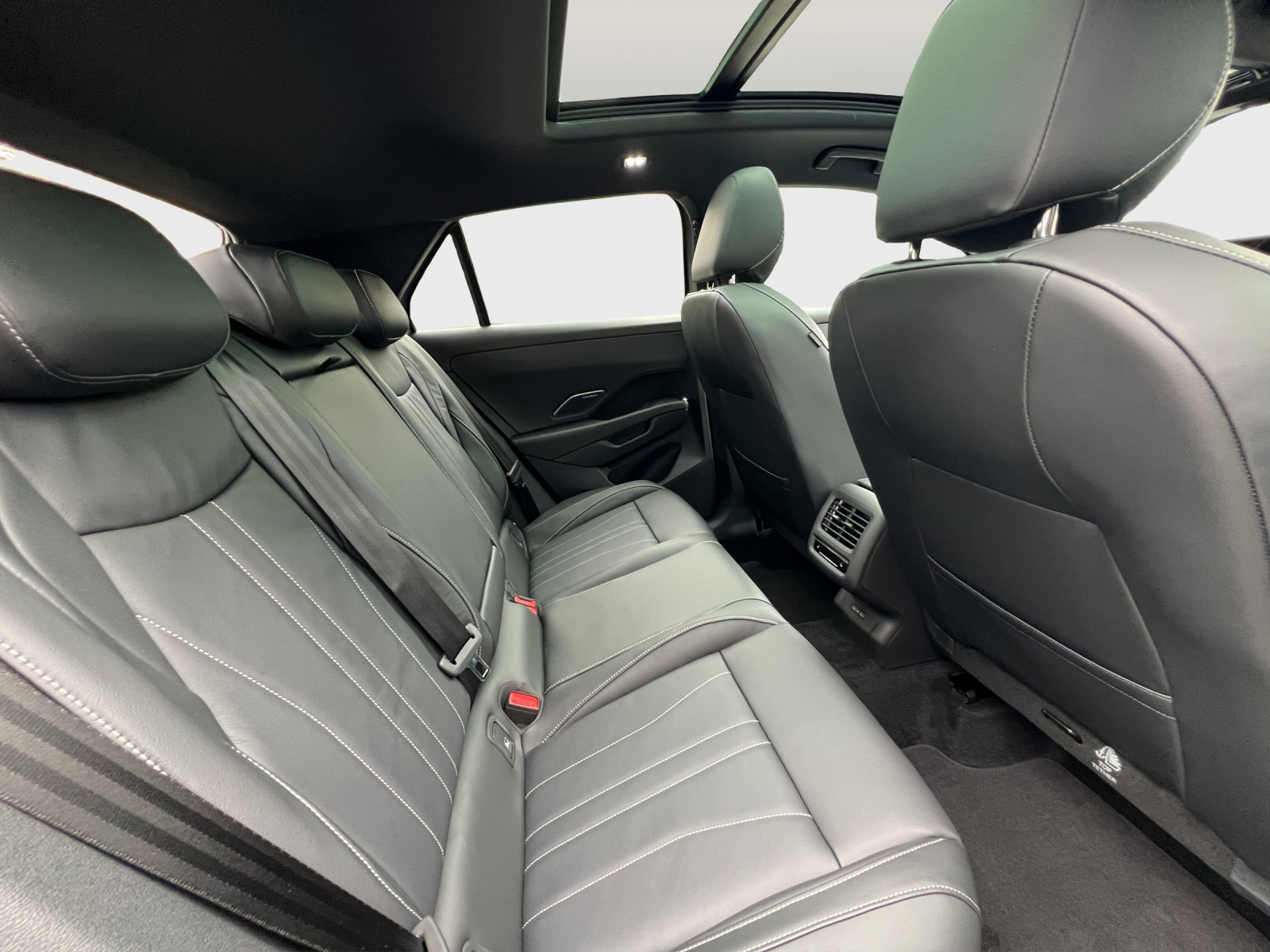VW T-Roc 1.5 eTSI mHEV R-Line DSG-image-11