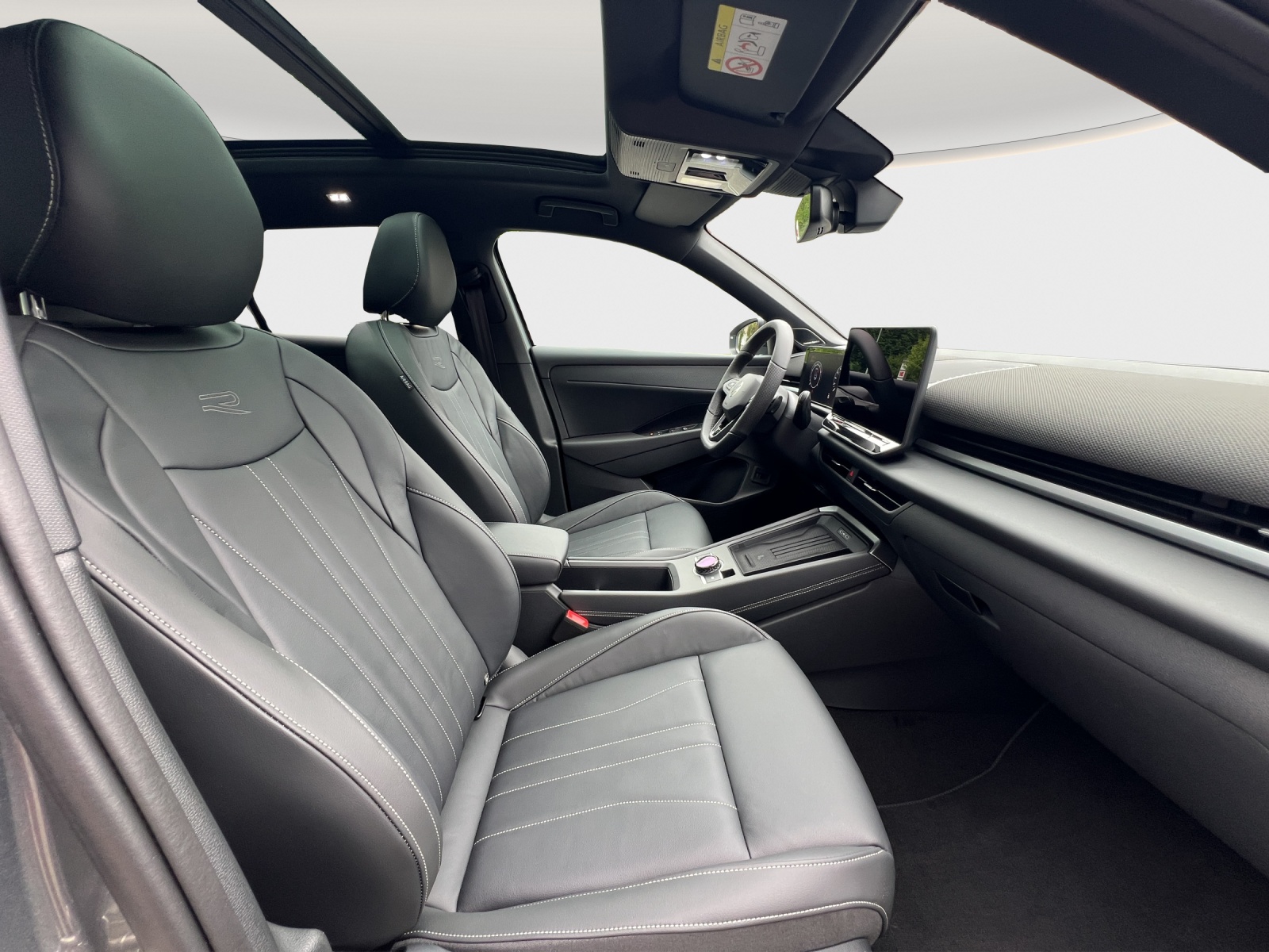 VW T-Roc 1.5 eTSI mHEV R-Line DSG-image-9
