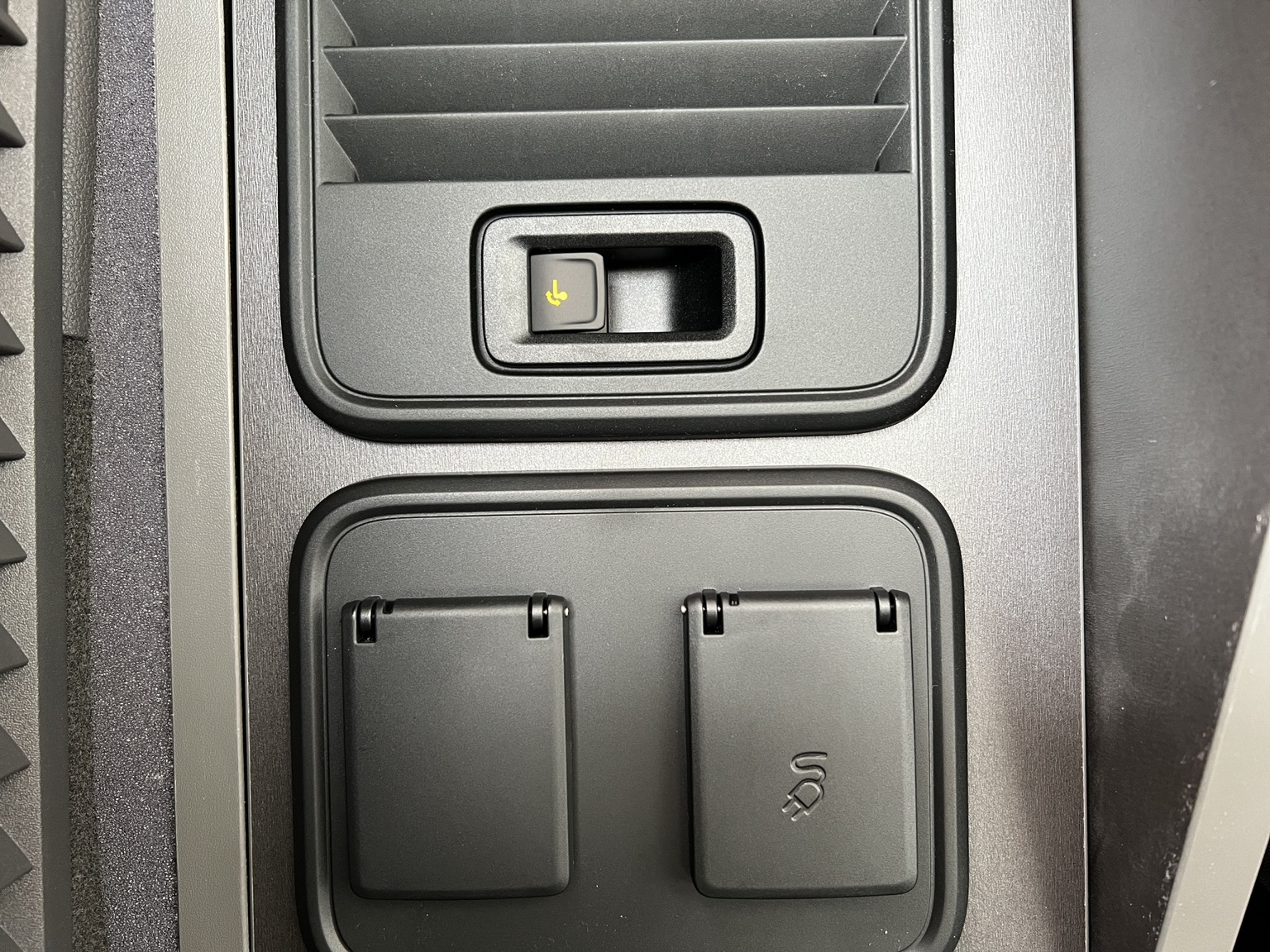 VW California eHybrid Beach Tour Liberty 4Motion-image-13