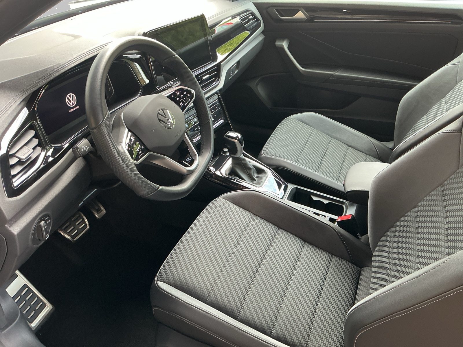 VW T-Roc Cabriolet 1.5 TSI EVO R-Line DSG-image-4