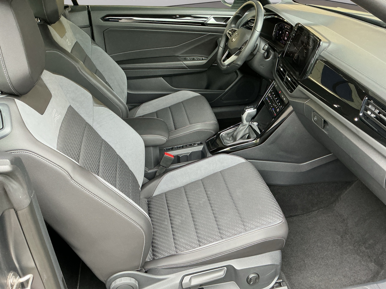 VW T-Roc Cabriolet 1.5 TSI EVO R-Line DSG-image-10