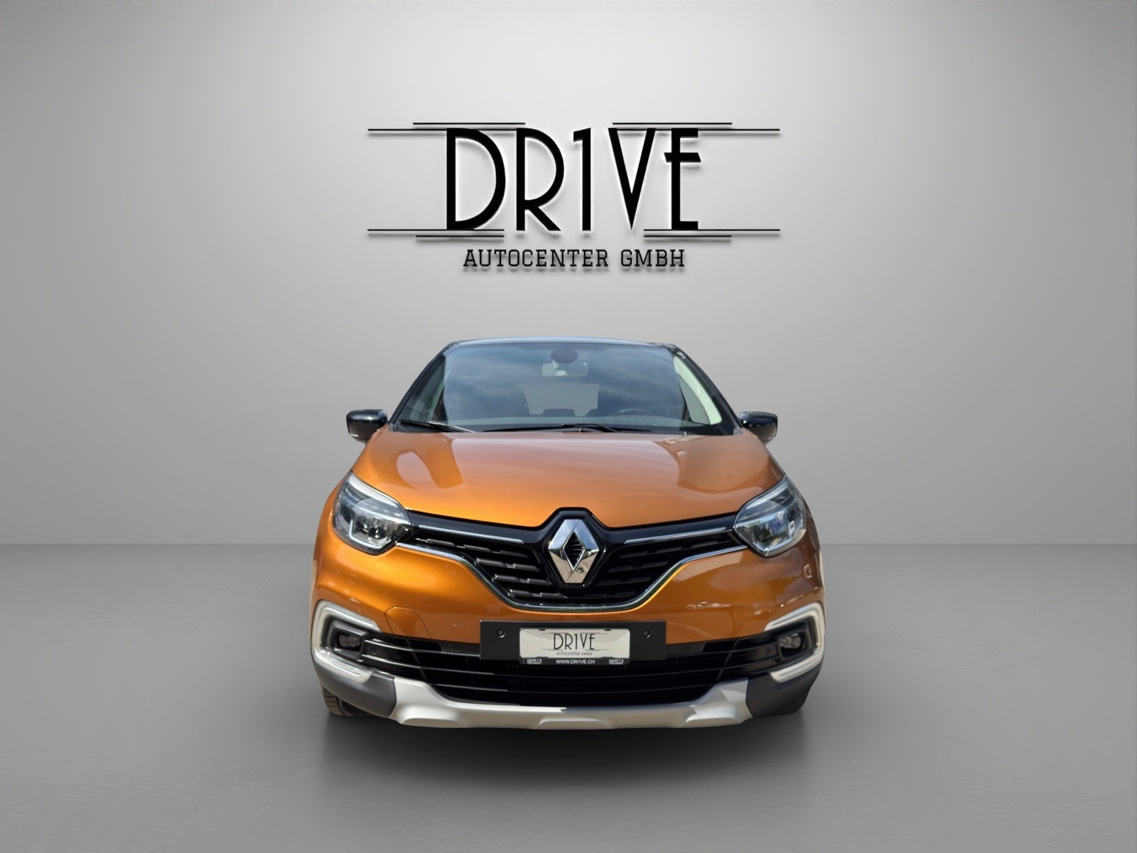 RENAULT Captur 1.3 T 16V Intens EDC-showroom-element-1